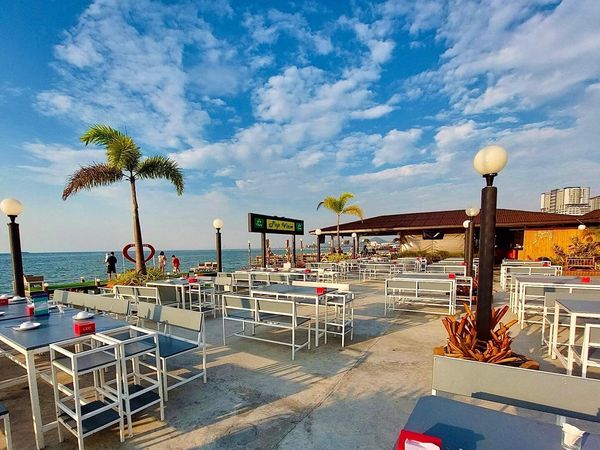 Pop View, ครัวบ้านกลางทะเล, Ripple Sea, ร้านลับหมึกช๊อต อ่าวอุดมซอย17, ร้านป๋าดำซีฟู้ด, ป้าแอ๊ดซีฟู๊ด, ติดดินซีฟู้ด, มุมอร่อย ศรีราชา, TOH CREW, เรือนน้ำซีฟู๊ด ศรีราชา, ครัวทะเล จันผา, ร้านอาหาร เฒ่าทะเล ซีฟู๊ด อ่าวอุดม, ร้านป้อมกินแล้วรวย