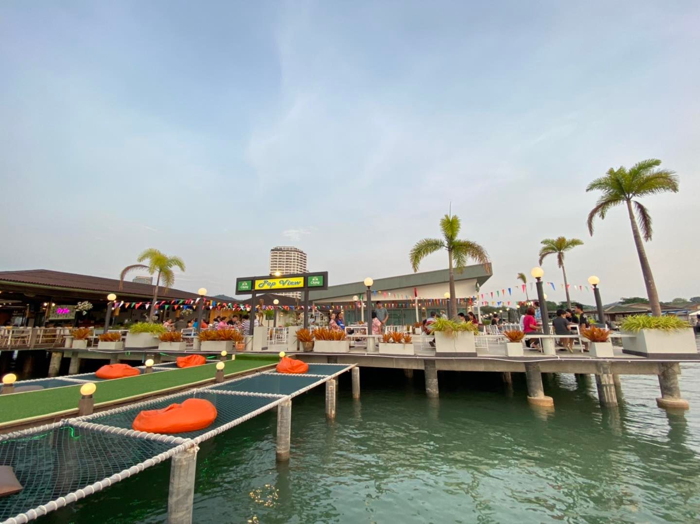 Pop View, ครัวบ้านกลางทะเล, Ripple Sea, ร้านลับหมึกช๊อต อ่าวอุดมซอย17, ร้านป๋าดำซีฟู้ด, ป้าแอ๊ดซีฟู๊ด, ติดดินซีฟู้ด, มุมอร่อย ศรีราชา, TOH CREW, เรือนน้ำซีฟู๊ด ศรีราชา, ครัวทะเล จันผา, ร้านอาหาร เฒ่าทะเล ซีฟู๊ด อ่าวอุดม, ร้านป้อมกินแล้วรวย