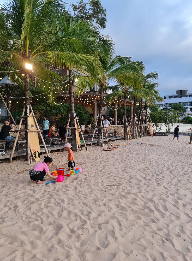 Pop View, ครัวบ้านกลางทะเล, Ripple Sea, ร้านลับหมึกช๊อต อ่าวอุดมซอย17, ร้านป๋าดำซีฟู้ด, ป้าแอ๊ดซีฟู๊ด, ติดดินซีฟู้ด, มุมอร่อย ศรีราชา, TOH CREW, เรือนน้ำซีฟู๊ด ศรีราชา, ครัวทะเล จันผา, ร้านอาหาร เฒ่าทะเล ซีฟู๊ด อ่าวอุดม, ร้านป้อมกินแล้วรวย