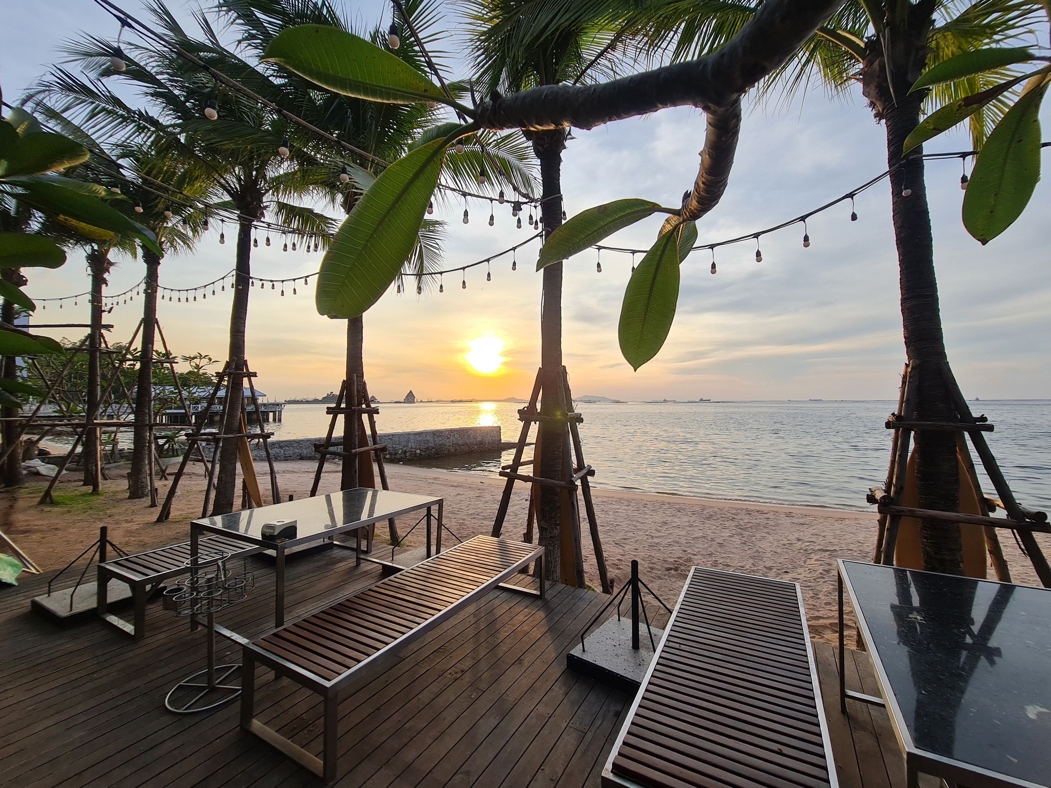 Pop View, ครัวบ้านกลางทะเล, Ripple Sea, ร้านลับหมึกช๊อต อ่าวอุดมซอย17, ร้านป๋าดำซีฟู้ด, ป้าแอ๊ดซีฟู๊ด, ติดดินซีฟู้ด, มุมอร่อย ศรีราชา, TOH CREW, เรือนน้ำซีฟู๊ด ศรีราชา, ครัวทะเล จันผา, ร้านอาหาร เฒ่าทะเล ซีฟู๊ด อ่าวอุดม, ร้านป้อมกินแล้วรวย