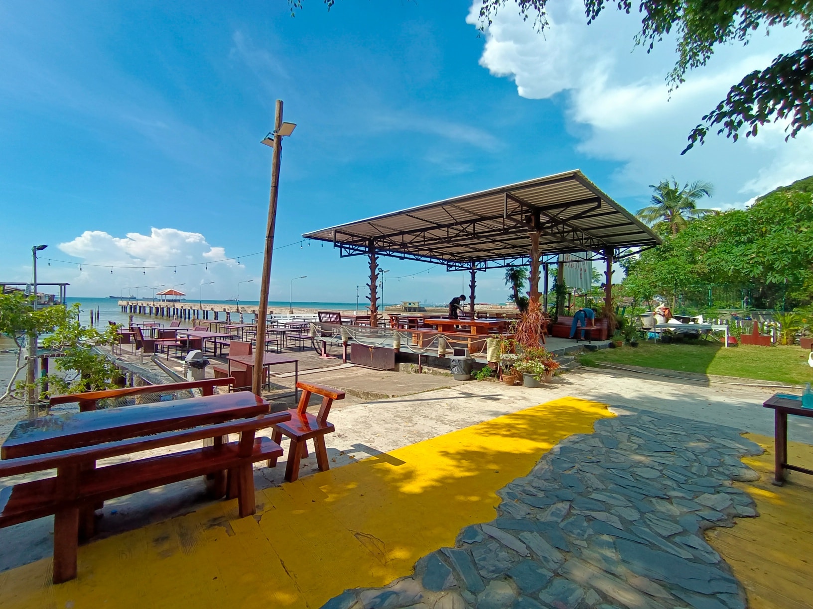 Pop View, ครัวบ้านกลางทะเล, Ripple Sea, ร้านลับหมึกช๊อต อ่าวอุดมซอย17, ร้านป๋าดำซีฟู้ด, ป้าแอ๊ดซีฟู๊ด, ติดดินซีฟู้ด, มุมอร่อย ศรีราชา, TOH CREW, เรือนน้ำซีฟู๊ด ศรีราชา, ครัวทะเล จันผา, ร้านอาหาร เฒ่าทะเล ซีฟู๊ด อ่าวอุดม, ร้านป้อมกินแล้วรวย