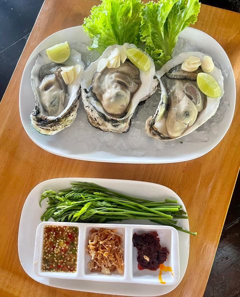 Pop View, ครัวบ้านกลางทะเล, Ripple Sea, ร้านลับหมึกช๊อต อ่าวอุดมซอย17, ร้านป๋าดำซีฟู้ด, ป้าแอ๊ดซีฟู๊ด, ติดดินซีฟู้ด, มุมอร่อย ศรีราชา, TOH CREW, เรือนน้ำซีฟู๊ด ศรีราชา, ครัวทะเล จันผา, ร้านอาหาร เฒ่าทะเล ซีฟู๊ด อ่าวอุดม, ร้านป้อมกินแล้วรวย