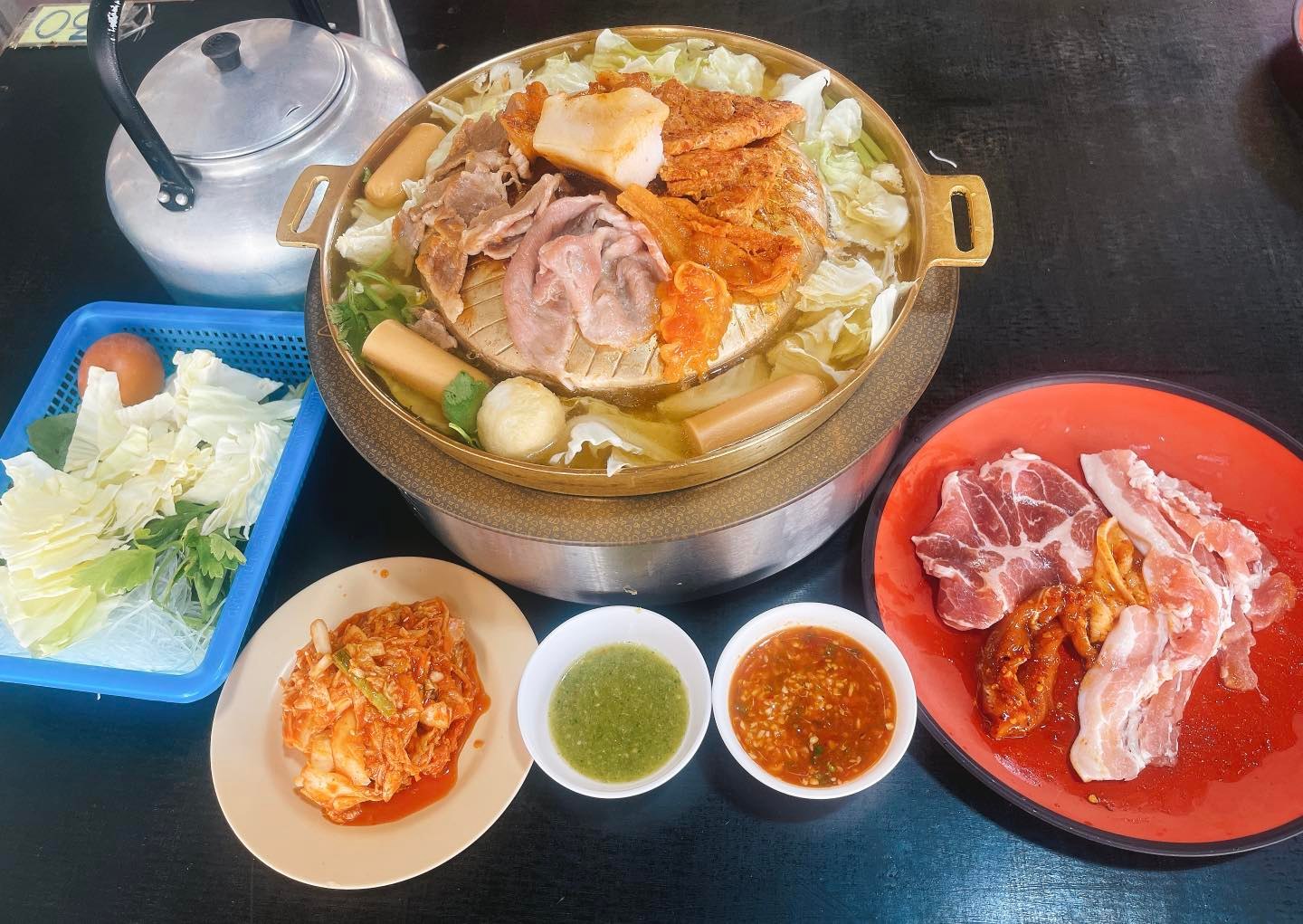 คุณภัฐหมูกะทะ, รักเขาหลงเขา หมูกระทะ, จ่า หมูกระทะ สาขา ซอยอุดมเดช, สานฝัน หมูกระทะ, อร่อยเต็ม 10 หมูกระทะ ชาบู, บังโก๊ะหมูกระทะชั่งโล, แก้มตุ่ย8 หมูกระทะ, หจก.หมูกระทะ, AK หมูกระทะชั่งกิโล สุขสวัสดิ์26