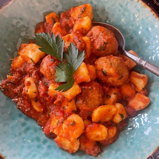 Ailati Resto, แสนยอด, ต๋องเต็มโต๊ะ, สาขาซอยเจริญกรุง 44, 80/20 bkk, ก๋วยเตี๋ยวเย็นตาโฟเกี๊ยวโต - บางรัก, โบ๊ยเกี๊ยเจ๊เนี๊ยวบางรัก, บุญทรัพย์คุณหลวง, นายเม้ง บะหมี่ปู เกี๊ยวกุ้งยักษ์, ทอดมันกวางตุ้ง สีนวล, เอ๋กระเพาะปลา ตรอกซุง, Panlee Bakery, ประจักษ์, ขาหมูตรอกซุงบางรัก เจ้าเก่า, ข้าวต้มปลา (กิมโป้), ข้าวขาหมูตีสาม, Hoklong Restaurant