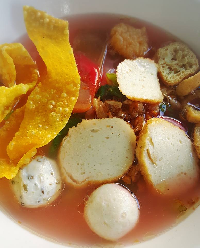 ส้มตำอุทุมพรกสิกรบางลำพู, คาริม โรตีมะตะบะ​, ขนมจีนน้ำยา บางลำภู, เจ้กบบางลำภู ต้มยำกุ้งรอบกลางคืน, Patonggo Cafe, จิระเย็นตาโฟ, ข้าวแกงบางลำพู 2517, ขนมเบื้องแม่ประภา, อาอีซะฮ์ รสดี, พัวกี่, ก๋วยเตี๋ยวลูกชิ้นปลานายง้ำ, โรงนํ้าชา มิตรามิตร, ข้าวแช่แม่ศิริ บางลำพู, พิกุลถั่วแปบแป้งสด, ห้องอาหารกร บางลำพู, เตี๋ยวตุ๋นบ้านสวน สาขาบางลำพู