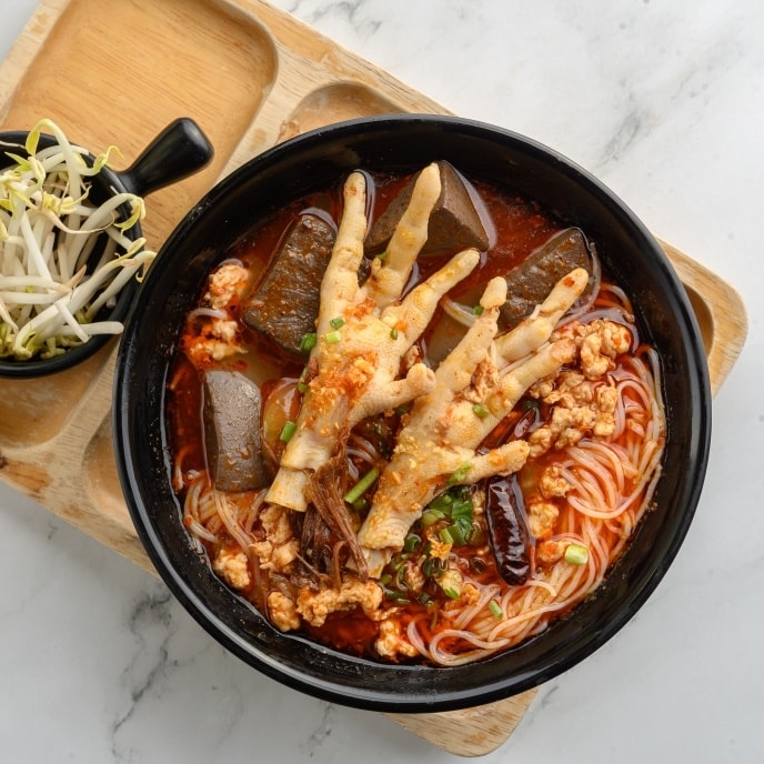 ล้าน เหนือ-น่าน อาหารเหนือ, เนื้อเหนือ Neua.Neur.Bkk, ต๋องเต็มโต๊ะ, สาขาพุทธมณฑล สาย 2, อองตอง ข้าวซอย, ละอ่อน น้ำเงี้ยว อาหารเหนือ, เฮือนลำพูน, รัชดาอาหารเหนือ, ร้านลำแต๊ๆ อาหารพื้นเมือง, ข้าวซอยลำดวนฟ้าฮ่ามเชียงใหม่, สาขาวิภาวดีรังสิต 58, หอมด่วน, ต๊ะต่อนยอน, Cr. ภาพทั้งหมดจาก Facebook ต๊ะต่อนยอน อาหารเหนือ, ฮ้านจาวเหนือ, ต๋องเหนือ Express, ข้าวซอยเชียงใหม่ ตรงข้ามกรมศุลกากร, ครัวเจียงใหม่, ครัวมะแข่น, กาดหลวง มินิ