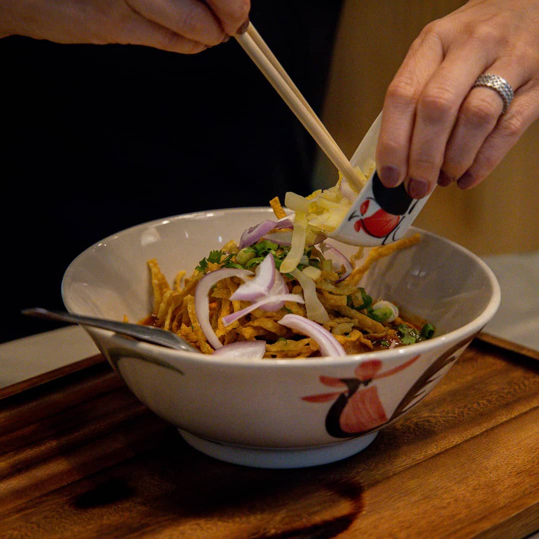 ล้าน เหนือ-น่าน อาหารเหนือ, เนื้อเหนือ Neua.Neur.Bkk, ต๋องเต็มโต๊ะ, สาขาพุทธมณฑล สาย 2, อองตอง ข้าวซอย, ละอ่อน น้ำเงี้ยว อาหารเหนือ, เฮือนลำพูน, รัชดาอาหารเหนือ, ร้านลำแต๊ๆ อาหารพื้นเมือง, ข้าวซอยลำดวนฟ้าฮ่ามเชียงใหม่, สาขาวิภาวดีรังสิต 58, หอมด่วน, ต๊ะต่อนยอน, Cr. ภาพทั้งหมดจาก Facebook ต๊ะต่อนยอน อาหารเหนือ, ฮ้านจาวเหนือ, ต๋องเหนือ Express, ข้าวซอยเชียงใหม่ ตรงข้ามกรมศุลกากร, ครัวเจียงใหม่, ครัวมะแข่น, กาดหลวง มินิ