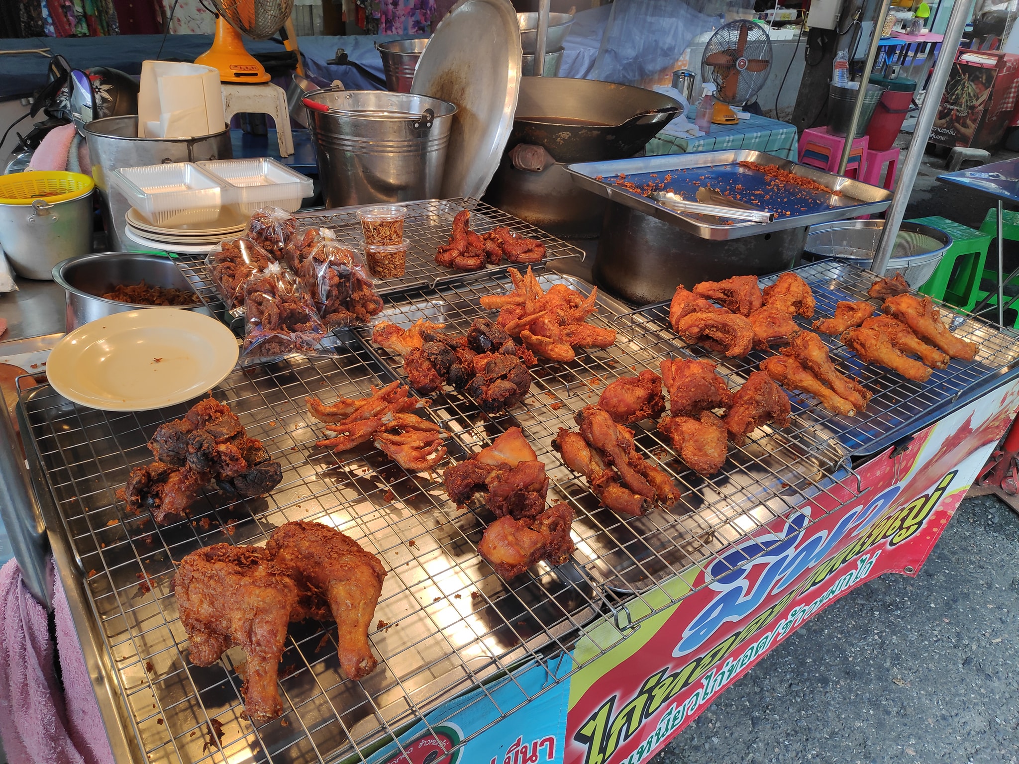 สวนชื่นสุข, Ar Restaurant Hatyai 嗳, ศิริ ต้มเลือดหมูหาดใหญ่, ไก่กรอบพี่เน่, ในรู, กุ๊กชัยติ่มซำ-ก๋วยเตี๋ยวราดหน้าปลากะพง, ร้านใต้ขอย ซอยตัน, กันเอง, หนานหยวน บะหมี่เกี๊ยวกุ้ง, สาขาปุณณกัณฑ์, ป่ายาง, บ้านก้ามปู, โชคดีแต่เตี้ยม บะกุ๊ดเต๋, ไก่ทอดหาดใหญ่มีนา, ร้านราดหน้าโกฉ่อน, ขนมจีนป้าชื่น, Space Bar, ขนมไข่เตาถ่านน้องนิล&amp;คาเฟ่, ข้าวต้มรถแดง