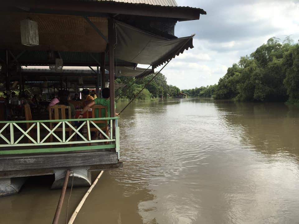 ร้านอ้นส้มตำปูม้า, ไผ่ขวาง, Zaab Station, เอมโอช by The Story, ครัวกางนา, คุ้มขวัญเจ้าเอย, ร้านบ้านเด, กุ่ยหมง, สวนอาหารเบญจรงค์ สุพรรณบุรี, ขัวะ, ลายน้ำ, มุมสบายครัวริมคลอง, ข้าวต้มโกเฑียร, นพรัตน์ ภัตตาคาร, กุ้งเป็น (เจ๊เน้ย), ขนาบน้ำสุพรรณบุรี and mellow, เรือนแพ (ครัวสุพรรณ) &amp; รีสอร์ท, ริมคลองเฮ้าส์, สุรชัยปลาเผา บึงไผ่แขก, Taiheiyo sushi suphanburi