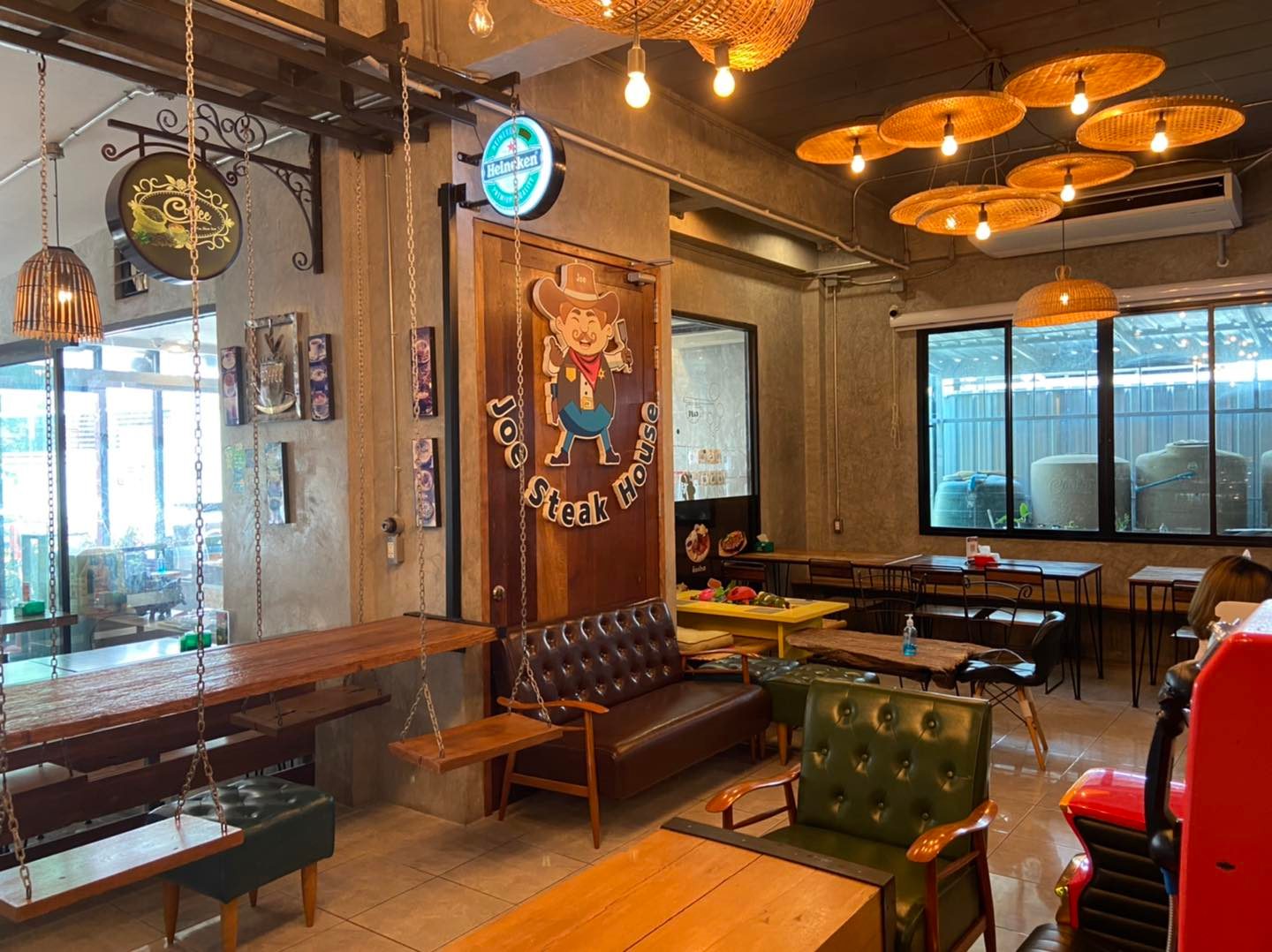 ร้านอ้นส้มตำปูม้า, ไผ่ขวาง, Zaab Station, เอมโอช by The Story, ครัวกางนา, คุ้มขวัญเจ้าเอย, ร้านบ้านเด, กุ่ยหมง, สวนอาหารเบญจรงค์ สุพรรณบุรี, ขัวะ, ลายน้ำ, มุมสบายครัวริมคลอง, ข้าวต้มโกเฑียร, นพรัตน์ ภัตตาคาร, กุ้งเป็น (เจ๊เน้ย), ขนาบน้ำสุพรรณบุรี and mellow, เรือนแพ (ครัวสุพรรณ) &amp; รีสอร์ท, ริมคลองเฮ้าส์, สุรชัยปลาเผา บึงไผ่แขก, Taiheiyo sushi suphanburi