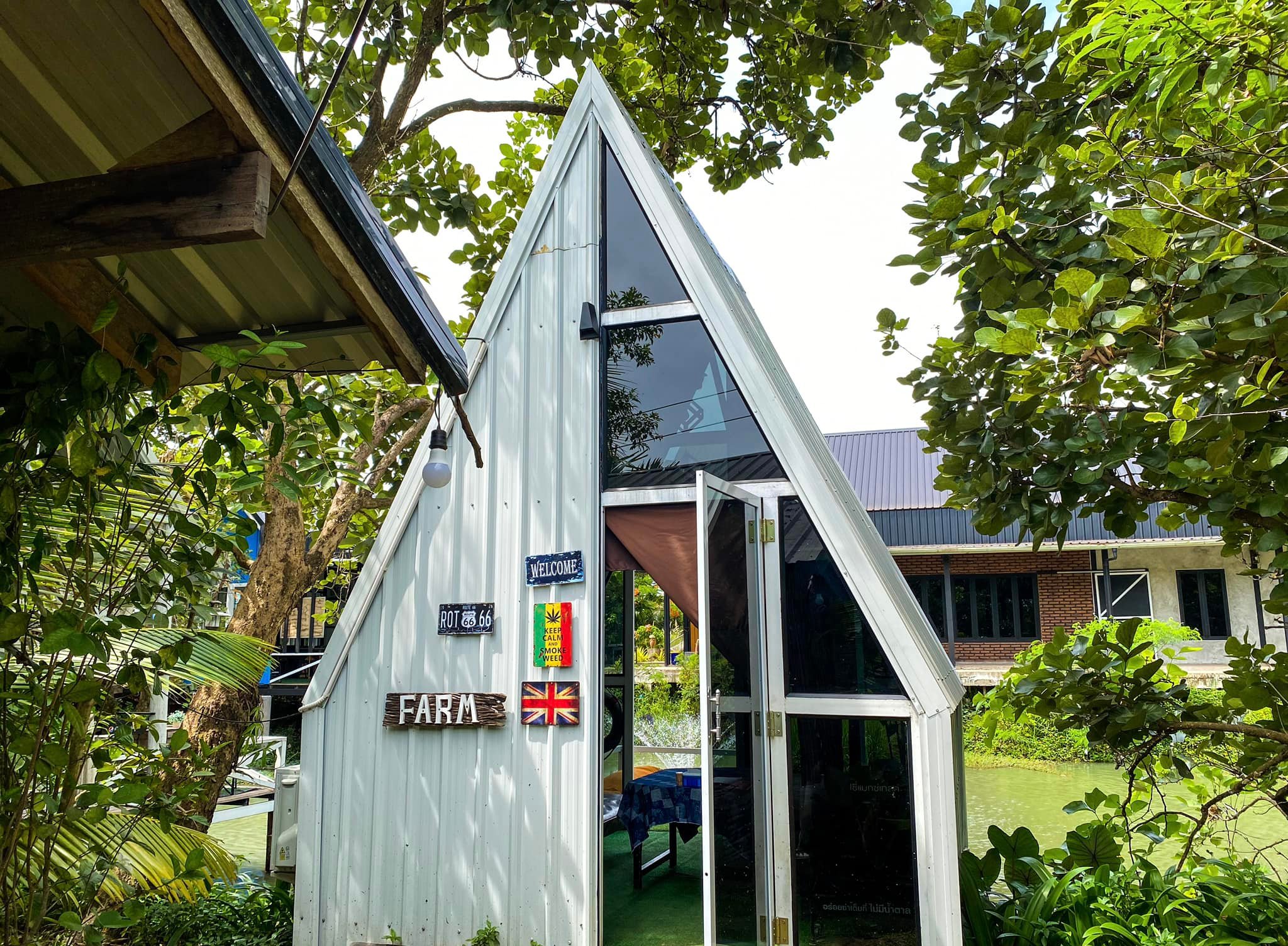 White House Forest, เกษม : KASEM Coffee, Rosie.nak, Luk Labb Coffee, Grande KAFE, KFD in Town, สวรรค์บ้านนา คาเฟ่ Food &amp; Drink, กอหญ้า คาเฟ่, ณ บุ่ง Coffee, polar polar CAFE', Yellow Pumpkin, ร้าน Yellow Pumpkin เปิดบริการตามปกติ 11.00-17.00 น. (ปิดวันพฤหัสบดี), I'm home cafe, ประจำอำเภอ, glinfon, 382 Space Café, La-Moon cafe'