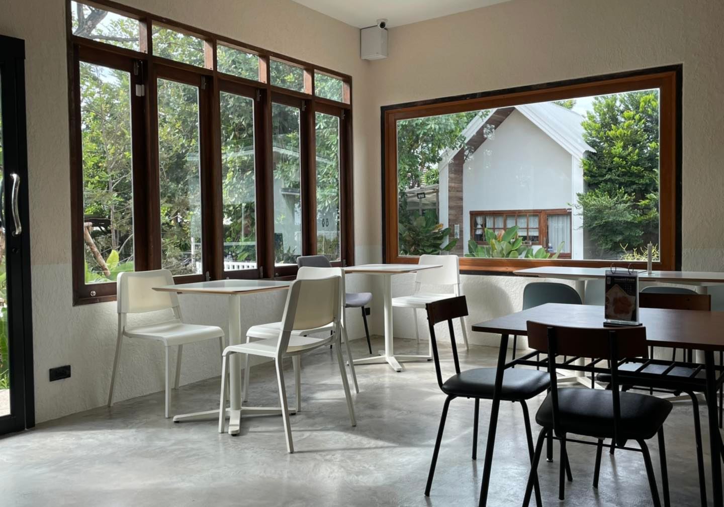 White House Forest, เกษม : KASEM Coffee, Rosie.nak, Luk Labb Coffee, Grande KAFE, KFD in Town, สวรรค์บ้านนา คาเฟ่ Food &amp; Drink, กอหญ้า คาเฟ่, ณ บุ่ง Coffee, polar polar CAFE', Yellow Pumpkin, ร้าน Yellow Pumpkin เปิดบริการตามปกติ 11.00-17.00 น. (ปิดวันพฤหัสบดี), I'm home cafe, ประจำอำเภอ, glinfon, 382 Space Café, La-Moon cafe'