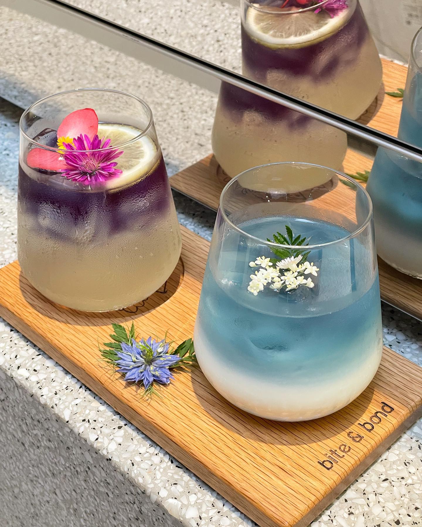 Anya Authentic Thai Cuisine, Kinu, สาขาเสาชิงช้า, ภูธรบาร์, ครัวอัปษร, สาขาถนนดินสอ, ขนมกุ๋ยช่ายเจ๊ต้อย, ตาชัยก๋วยเตี๋ยวสุโขทัย, โกปี๊เฮี้ยะไถ่กี่ ณ เสาชิงช้า, ไทยทำ เกาเหลาสมองหมู, จิต เตาถ่าน, ศิริพรโภชนา, มนต์ นมสด, เจ๊นี เผือกหิมะ, ลูกชิ้นหมูแพร่งนรา, นายอ้วนเย็นตาโฟเสาชิงช้า, สุขนิยม ขนมครกสิงคโปร์, ทิพย์สมัย ผัดไทยประตูผี, เช็งซิมอี๊ , สาขาเสาชิงช้า, Bite and Bond, ร้านติ่นฟง Tinn Feng, บรรพชน Bun Bar Chon, นมโจ เสาชิงช้า, ข้าวหมูแดงนายชุน