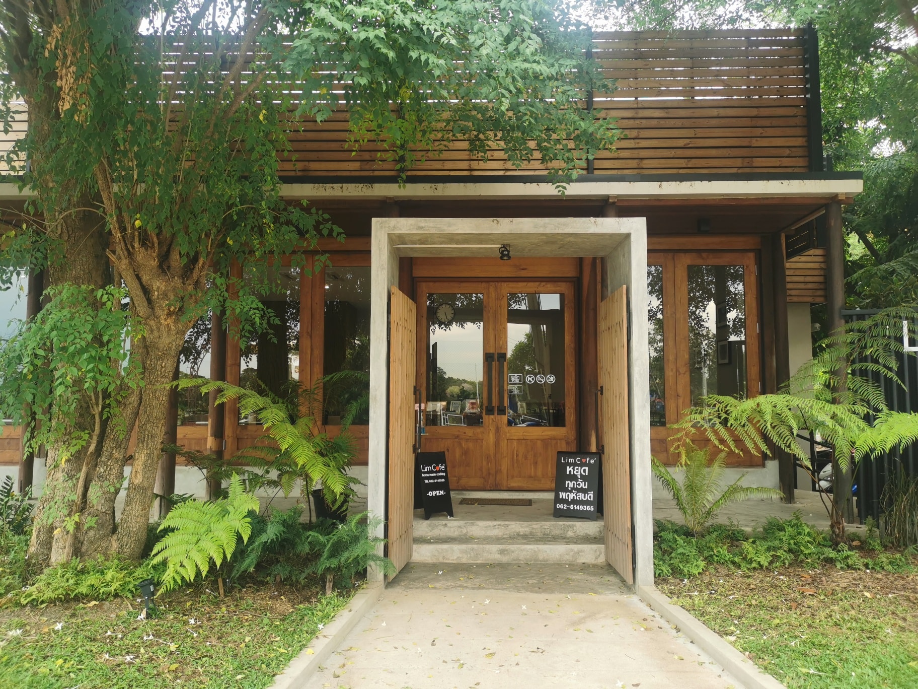 กอบัว, บ้านอาหารไทย, บ้านบัว, บ้านรั้วไม้ Cuisine &amp; Cafe, ครัวหอมมันปู, ร้านไหน อุทยานหินเขางู ราชบุรี, สวนอาหาร รางตาล, Pakmud แซ่บหมูทะ, สาขาโพธาราม, ถึงพริกถึงขิง, มะม่วงคู่, เนื้อต้มบ้านสิงห์ เจ๊ติ๋ม, โกรกแดง, ชุมทางของอร่อย, Mainichi365, Octospider restaurant, Lim cafe Photaram, ครัวตะนาวศรี สวนผึ้ง ราชบุรี, อาตี๋โกปี๊, โอปอชิฟฟ่อนเค้ก, ก๋วยเตี๋ยวปลาแม่กลอง, ติ๋มเค้กมะพร้าวอ่อน, ก๋วยเตี๋ยวโบราณป้าฮวย, โอ่งข้าวโอ่งน้ำ, ครัวม่อนไข่ สวนผึ้ง ราชบุรี, ShabuDo