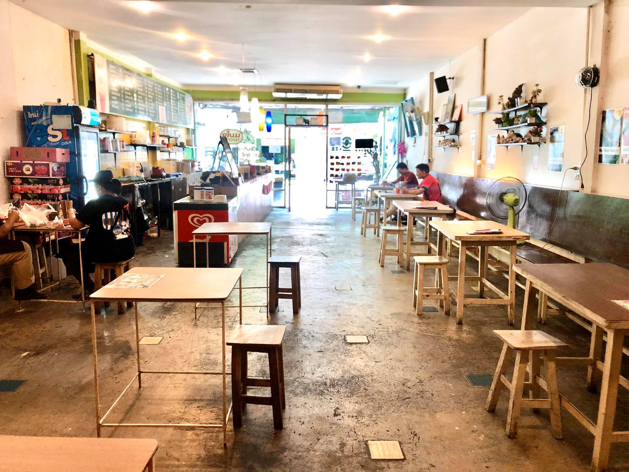 Anya Authentic Thai Cuisine, Kinu, สาขาเสาชิงช้า, ภูธรบาร์, ครัวอัปษร, สาขาถนนดินสอ, ขนมกุ๋ยช่ายเจ๊ต้อย, ตาชัยก๋วยเตี๋ยวสุโขทัย, โกปี๊เฮี้ยะไถ่กี่ ณ เสาชิงช้า, ไทยทำ เกาเหลาสมองหมู, จิต เตาถ่าน, ศิริพรโภชนา, มนต์ นมสด, เจ๊นี เผือกหิมะ, ลูกชิ้นหมูแพร่งนรา, นายอ้วนเย็นตาโฟเสาชิงช้า, สุขนิยม ขนมครกสิงคโปร์, ทิพย์สมัย ผัดไทยประตูผี, เช็งซิมอี๊ , สาขาเสาชิงช้า, Bite and Bond, ร้านติ่นฟง Tinn Feng, บรรพชน Bun Bar Chon, นมโจ เสาชิงช้า, ข้าวหมูแดงนายชุน