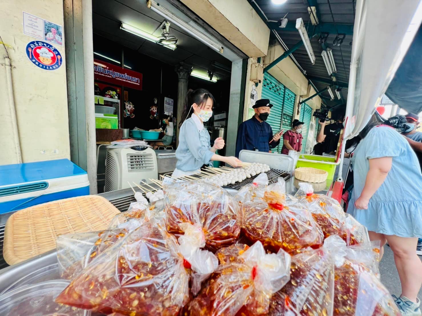 Anya Authentic Thai Cuisine, Kinu, สาขาเสาชิงช้า, ภูธรบาร์, ครัวอัปษร, สาขาถนนดินสอ, ขนมกุ๋ยช่ายเจ๊ต้อย, ตาชัยก๋วยเตี๋ยวสุโขทัย, โกปี๊เฮี้ยะไถ่กี่ ณ เสาชิงช้า, ไทยทำ เกาเหลาสมองหมู, จิต เตาถ่าน, ศิริพรโภชนา, มนต์ นมสด, เจ๊นี เผือกหิมะ, ลูกชิ้นหมูแพร่งนรา, นายอ้วนเย็นตาโฟเสาชิงช้า, สุขนิยม ขนมครกสิงคโปร์, ทิพย์สมัย ผัดไทยประตูผี, เช็งซิมอี๊ , สาขาเสาชิงช้า, Bite and Bond, ร้านติ่นฟง Tinn Feng, บรรพชน Bun Bar Chon, นมโจ เสาชิงช้า, ข้าวหมูแดงนายชุน