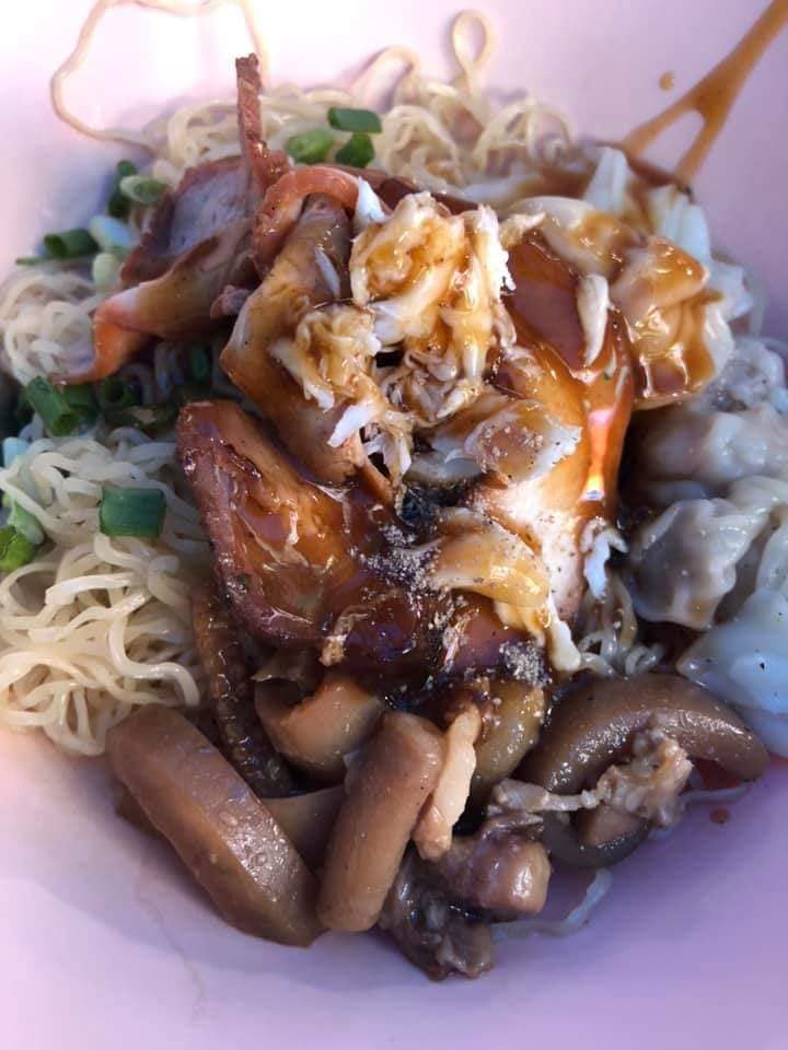 ก๋วยเตี๋ยวลูกชิ้นปลาเจ๊ปุ๊ย ห้าแยกพลับพลาชัย, ข้าวต้มแห้งคุณนิด สาขา เยาวราช X ก๋วยเตี๋ยวลูกชิ้นปลาเจ๊ส้ม, ลักตี๋ "六弟" บะหมี่เกี๊ยวทะเล เยาวราช, ห้องอาหารพูนเลิศ(เหลาะงาทิ้น)ข้าวหน้าไก่ห้าแยก, ข้าวต้มปลาตรอกถั่วงอก, ไก่บ้านพริกไทยดำ ห้าแยกพลับพลาไชย, ร้านอาหารครัวดอกไม้ขาว, ร้านไชยพราหมณ์ Made with Heart, ราดหน้า ท่ง ฮั่ว เฮง "เฮียตั๋ง", ข้าวต้มปลา by อุษณีย์, ตุ้ยนุ้ยอีทเทอรี่