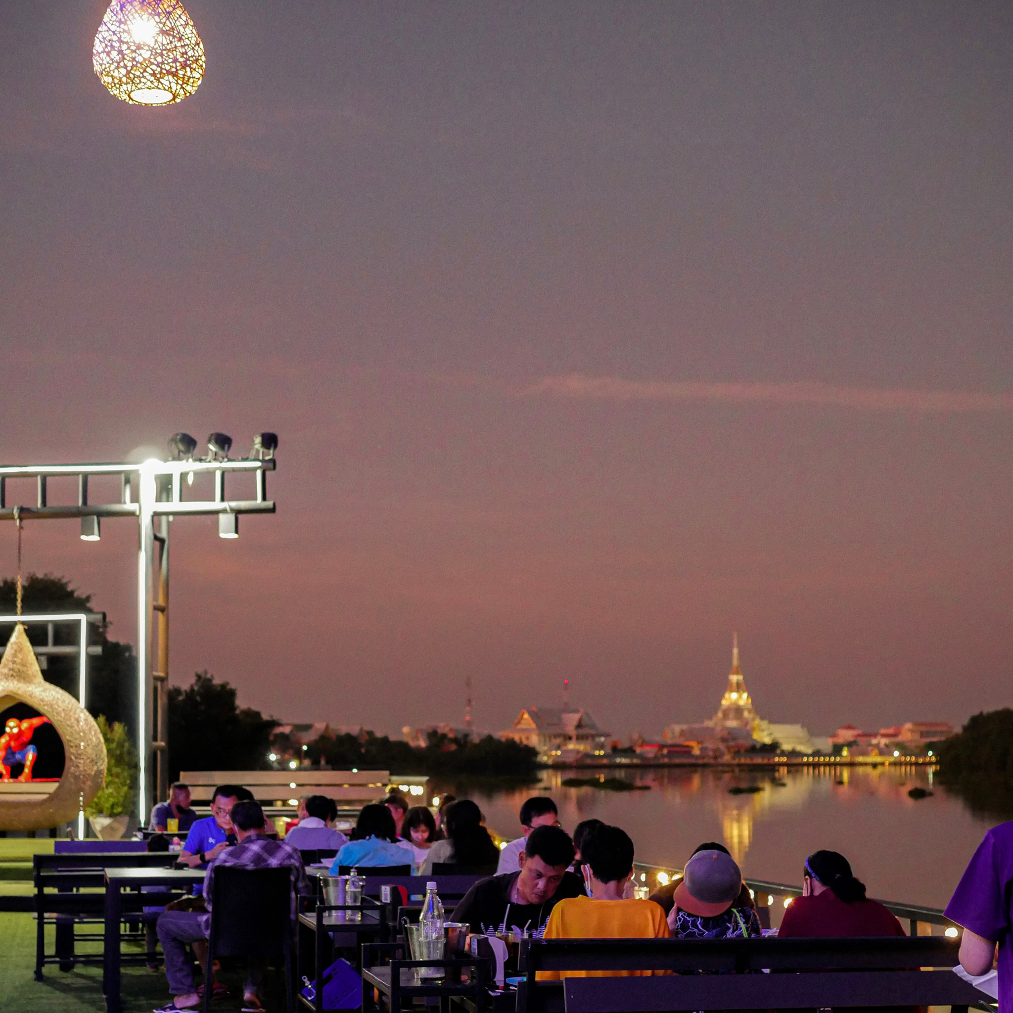 บ้านโพธิ์ริเวอร์ไซด์, ร้านอาหารมธุรสเรือนแพ, Baan Melon Desert, ร้านบ้านเบญฯ, บ้านปูกรรเชียง, ร้านกุ้งนาง, ร้านชวนมา ริมแม่น้ำบางปะกง, ครัวแม่ส้มเกลี้ยง, ครัวปลาเถื่อน, แพเคียงน้ำ, ลุงตีฟและยาย, รวยเรือนแพ, เอกเขนก, ชัยครับ, แพพยงค์ ริมน้ำ, 111/11 บ้านริมคลอง, มีน้ำ มีปลา cafe&amp;restaurant