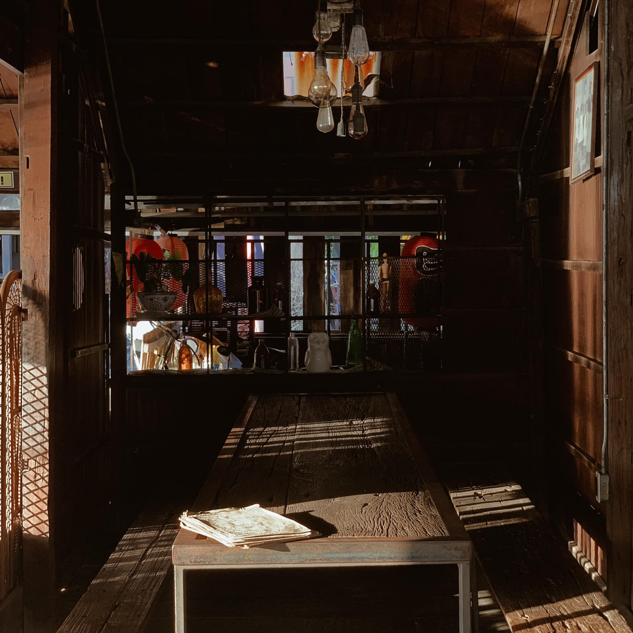 บ้านโพธิ์ริเวอร์ไซด์, ร้านอาหารมธุรสเรือนแพ, Baan Melon Desert, ร้านบ้านเบญฯ, บ้านปูกรรเชียง, ร้านกุ้งนาง, ร้านชวนมา ริมแม่น้ำบางปะกง, ครัวแม่ส้มเกลี้ยง, ครัวปลาเถื่อน, แพเคียงน้ำ, ลุงตีฟและยาย, รวยเรือนแพ, เอกเขนก, ชัยครับ, แพพยงค์ ริมน้ำ, 111/11 บ้านริมคลอง, มีน้ำ มีปลา cafe&amp;restaurant