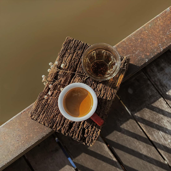 บ้านโพธิ์ริเวอร์ไซด์, ร้านอาหารมธุรสเรือนแพ, Baan Melon Desert, ร้านบ้านเบญฯ, บ้านปูกรรเชียง, ร้านกุ้งนาง, ร้านชวนมา ริมแม่น้ำบางปะกง, ครัวแม่ส้มเกลี้ยง, ครัวปลาเถื่อน, แพเคียงน้ำ, ลุงตีฟและยาย, รวยเรือนแพ, เอกเขนก, ชัยครับ, แพพยงค์ ริมน้ำ, 111/11 บ้านริมคลอง, มีน้ำ มีปลา cafe&amp;restaurant