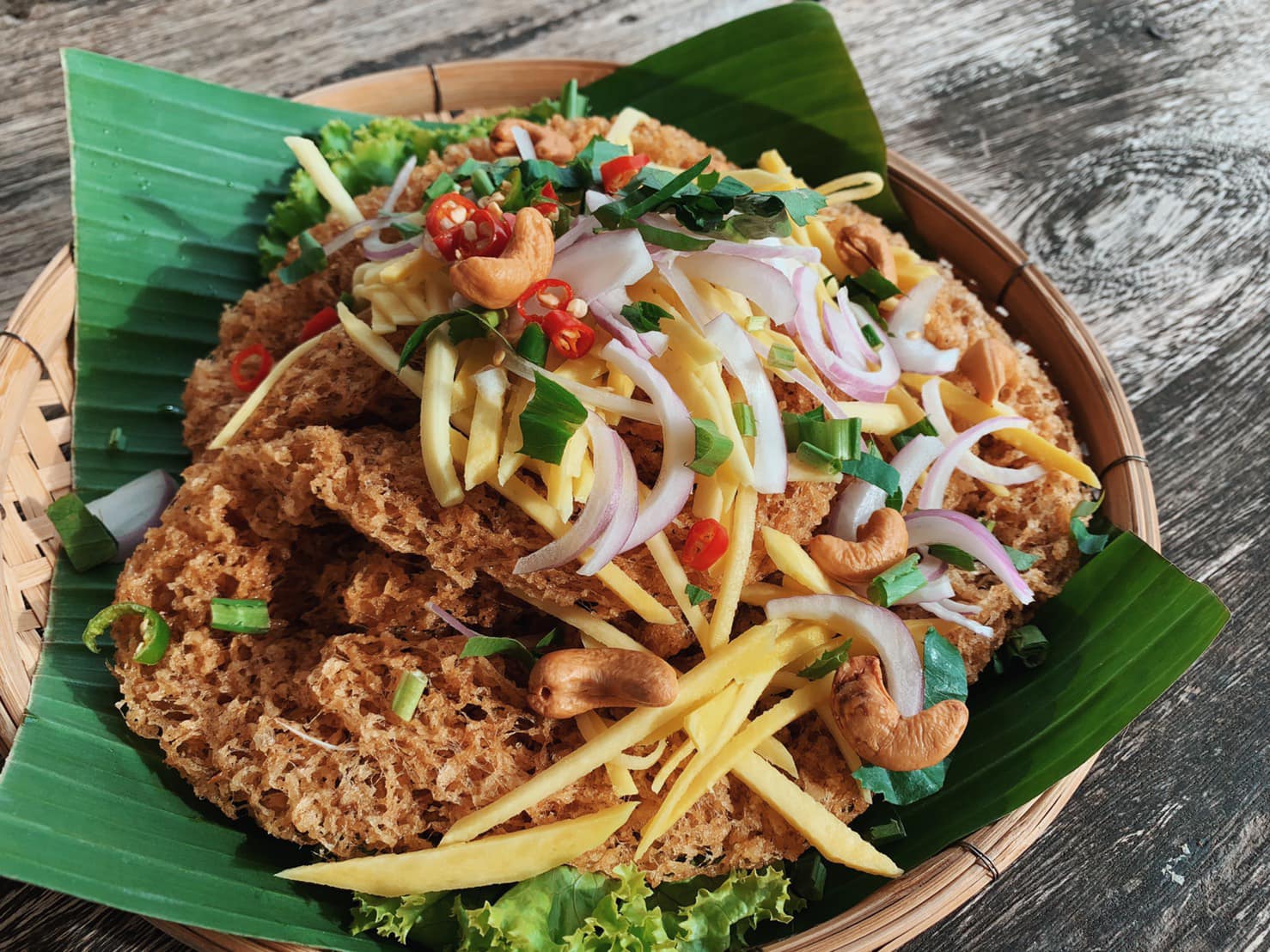 บ้านโพธิ์ริเวอร์ไซด์, ร้านอาหารมธุรสเรือนแพ, Baan Melon Desert, ร้านบ้านเบญฯ, บ้านปูกรรเชียง, ร้านกุ้งนาง, ร้านชวนมา ริมแม่น้ำบางปะกง, ครัวแม่ส้มเกลี้ยง, ครัวปลาเถื่อน, แพเคียงน้ำ, ลุงตีฟและยาย, รวยเรือนแพ, เอกเขนก, ชัยครับ, แพพยงค์ ริมน้ำ, 111/11 บ้านริมคลอง, มีน้ำ มีปลา cafe&amp;restaurant