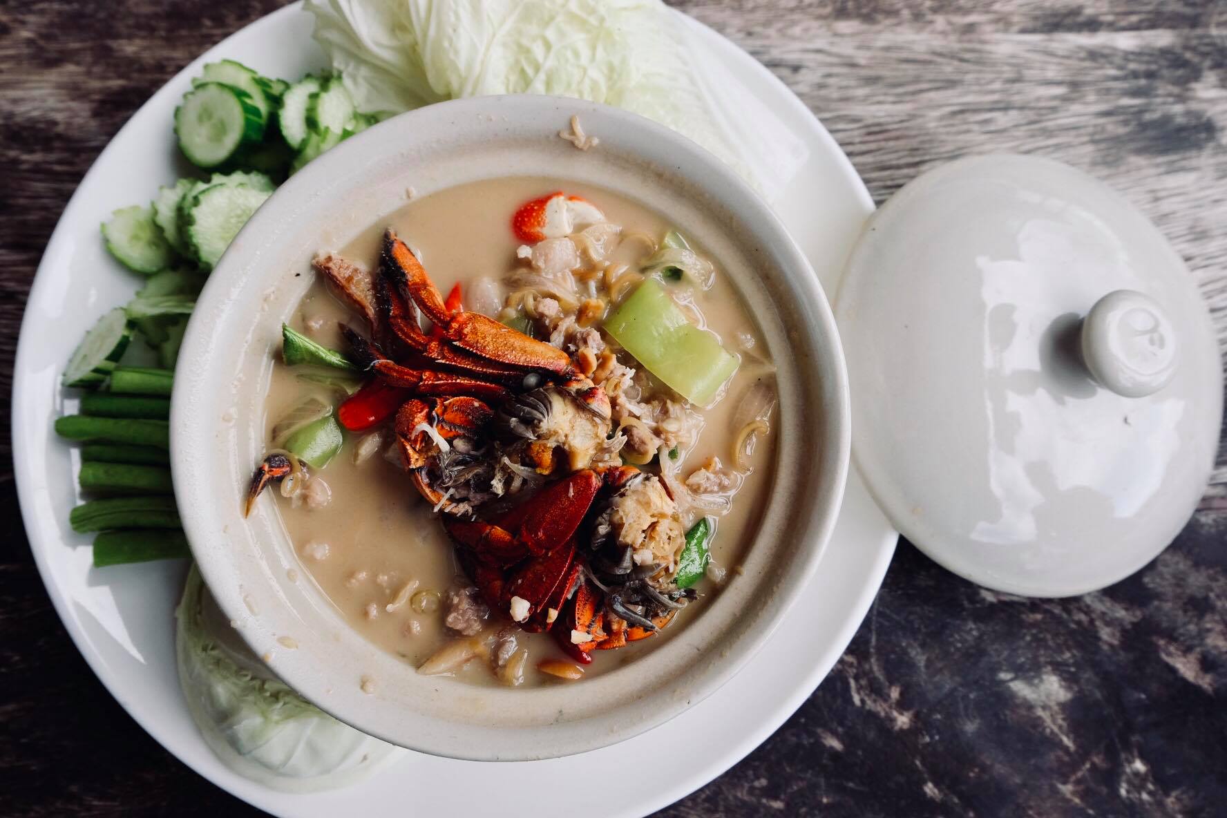 บ้านโพธิ์ริเวอร์ไซด์, ร้านอาหารมธุรสเรือนแพ, Baan Melon Desert, ร้านบ้านเบญฯ, บ้านปูกรรเชียง, ร้านกุ้งนาง, ร้านชวนมา ริมแม่น้ำบางปะกง, ครัวแม่ส้มเกลี้ยง, ครัวปลาเถื่อน, แพเคียงน้ำ, ลุงตีฟและยาย, รวยเรือนแพ, เอกเขนก, ชัยครับ, แพพยงค์ ริมน้ำ, 111/11 บ้านริมคลอง, มีน้ำ มีปลา cafe&amp;restaurant