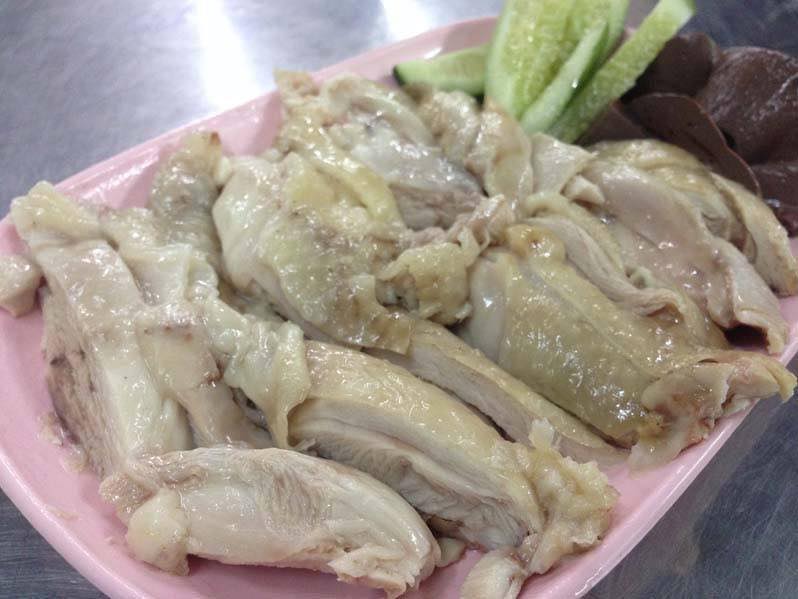 แดงราชาหอยทอด, เปาะเปี๊ยะสด ตรอกสุกร, SO-K cafe, เช็งซิมอี๊ (แป้งกลมอารมณ์ดี), ก๋วยเตี๋ยวตรอกโรงหมู, ข้าวมันไก่พิชัยไก่ตอน, Scoopp, ข้าวขาหมู "มันอยู่ในกระทะ"ตรอกโรงหมู, เบ๊ซุ่นหลี, สีมรกต, สุกี้เตาถ่าน ตรอกโรงหมู, Amass coffee art toys, Kanom Donut, ก๋วยเตี๋ยวหมูตุ๋นเจ๊ปู