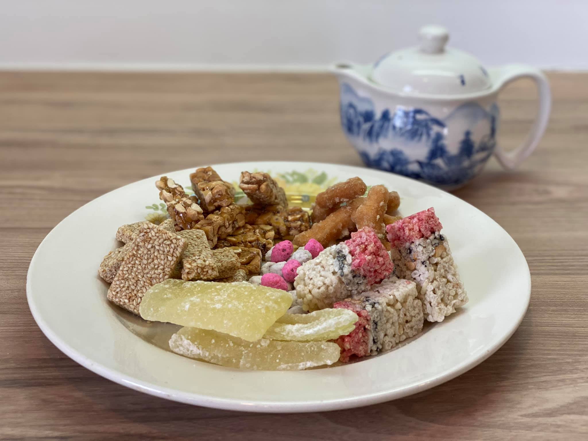 แดงราชาหอยทอด, เปาะเปี๊ยะสด ตรอกสุกร, SO-K cafe, เช็งซิมอี๊ (แป้งกลมอารมณ์ดี), ก๋วยเตี๋ยวตรอกโรงหมู, ข้าวมันไก่พิชัยไก่ตอน, Scoopp, ข้าวขาหมู "มันอยู่ในกระทะ"ตรอกโรงหมู, เบ๊ซุ่นหลี, สีมรกต, สุกี้เตาถ่าน ตรอกโรงหมู, Amass coffee art toys, Kanom Donut, ก๋วยเตี๋ยวหมูตุ๋นเจ๊ปู