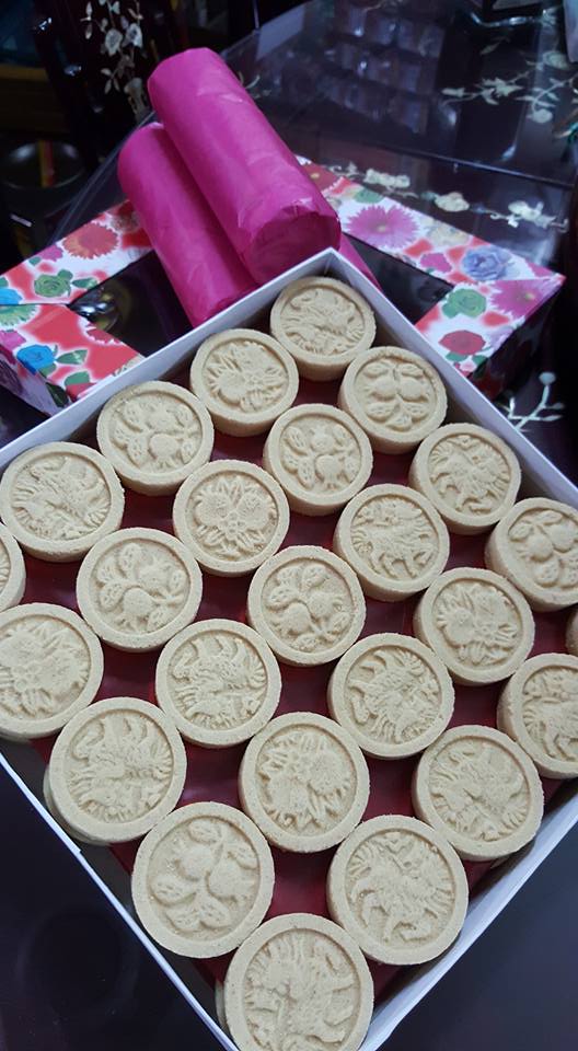 แดงราชาหอยทอด, เปาะเปี๊ยะสด ตรอกสุกร, SO-K cafe, เช็งซิมอี๊ (แป้งกลมอารมณ์ดี), ก๋วยเตี๋ยวตรอกโรงหมู, ข้าวมันไก่พิชัยไก่ตอน, Scoopp, ข้าวขาหมู "มันอยู่ในกระทะ"ตรอกโรงหมู, เบ๊ซุ่นหลี, สีมรกต, สุกี้เตาถ่าน ตรอกโรงหมู, Amass coffee art toys, Kanom Donut, ก๋วยเตี๋ยวหมูตุ๋นเจ๊ปู