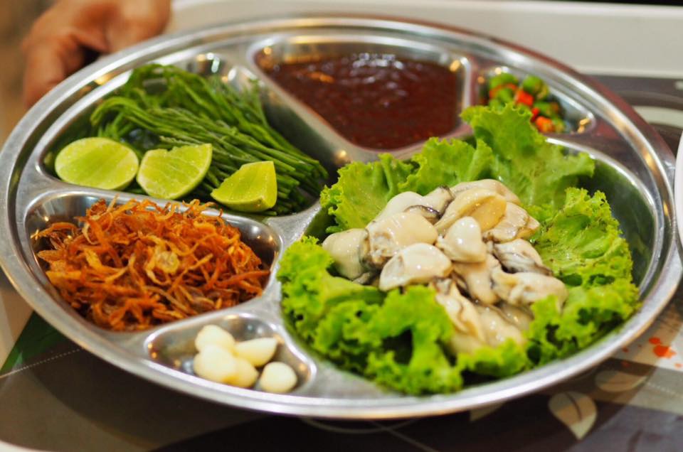 ครัวลุงมันซีฟู้ด, ตั้งฉ่ายซีฟู้ด, บ้านไร่น้ำอิง, พรทะเลซีฟู้ด, ศิริกัญญาซีฟู๊ด, ผึ้งทะเลเผา เบอร์ 9, ครัวป้ายืนซีฟู้ด, นู๋ยาซีฟู้ดชะอำ, ครัวเม็ดทราย, บ้านครัวทะเล, ครัวห้วยทราย, Platoo Restaurant, ครัวป้าเฉลียว, ร้านครัวพี่เปี๊ยก บางควาย