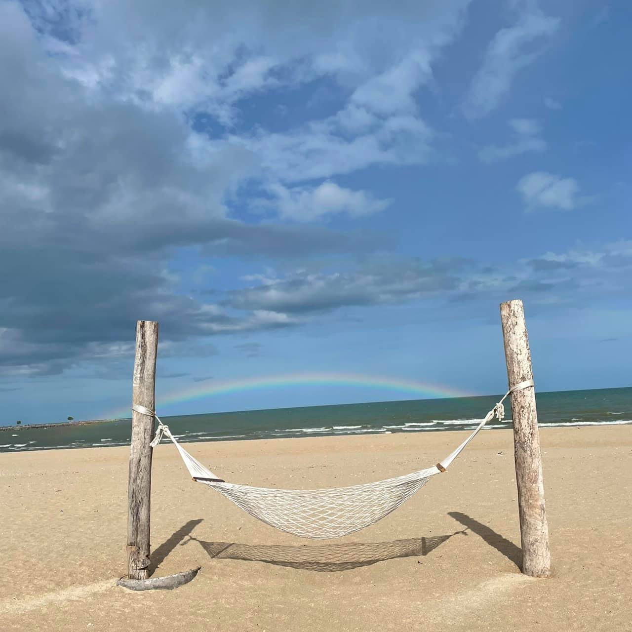 ครัวลุงมันซีฟู้ด, ตั้งฉ่ายซีฟู้ด, บ้านไร่น้ำอิง, พรทะเลซีฟู้ด, ศิริกัญญาซีฟู๊ด, ผึ้งทะเลเผา เบอร์ 9, ครัวป้ายืนซีฟู้ด, นู๋ยาซีฟู้ดชะอำ, ครัวเม็ดทราย, บ้านครัวทะเล, ครัวห้วยทราย, Platoo Restaurant, ครัวป้าเฉลียว, ร้านครัวพี่เปี๊ยก บางควาย