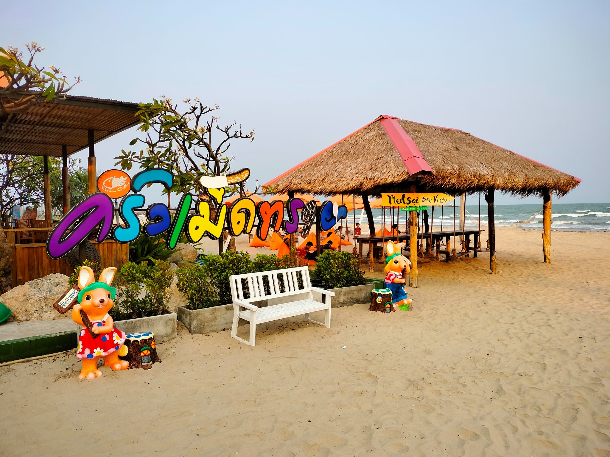 ครัวลุงมันซีฟู้ด, ตั้งฉ่ายซีฟู้ด, บ้านไร่น้ำอิง, พรทะเลซีฟู้ด, ศิริกัญญาซีฟู๊ด, ผึ้งทะเลเผา เบอร์ 9, ครัวป้ายืนซีฟู้ด, นู๋ยาซีฟู้ดชะอำ, ครัวเม็ดทราย, บ้านครัวทะเล, ครัวห้วยทราย, Platoo Restaurant, ครัวป้าเฉลียว, ร้านครัวพี่เปี๊ยก บางควาย