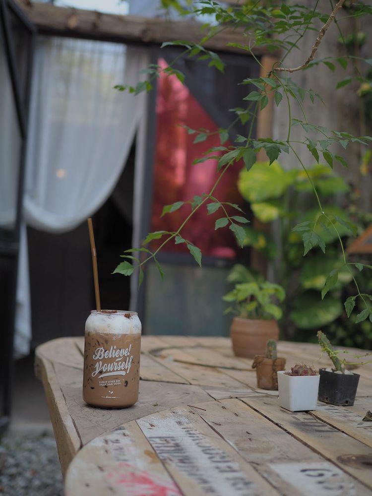 ชิมฮง คาเฟ่ - Chim Hong Cafe, Makesense, Kalamong, เดอ นา คาเฟ่, Benandson Cafe’, Chamcha Cafe, The Weekend Moka, เดี๋ยวเจอสวน&amp;คาเฟ่, Caffe' De Chalawan, Black Hat, Mouth Cafe, Apsara Café Phichit