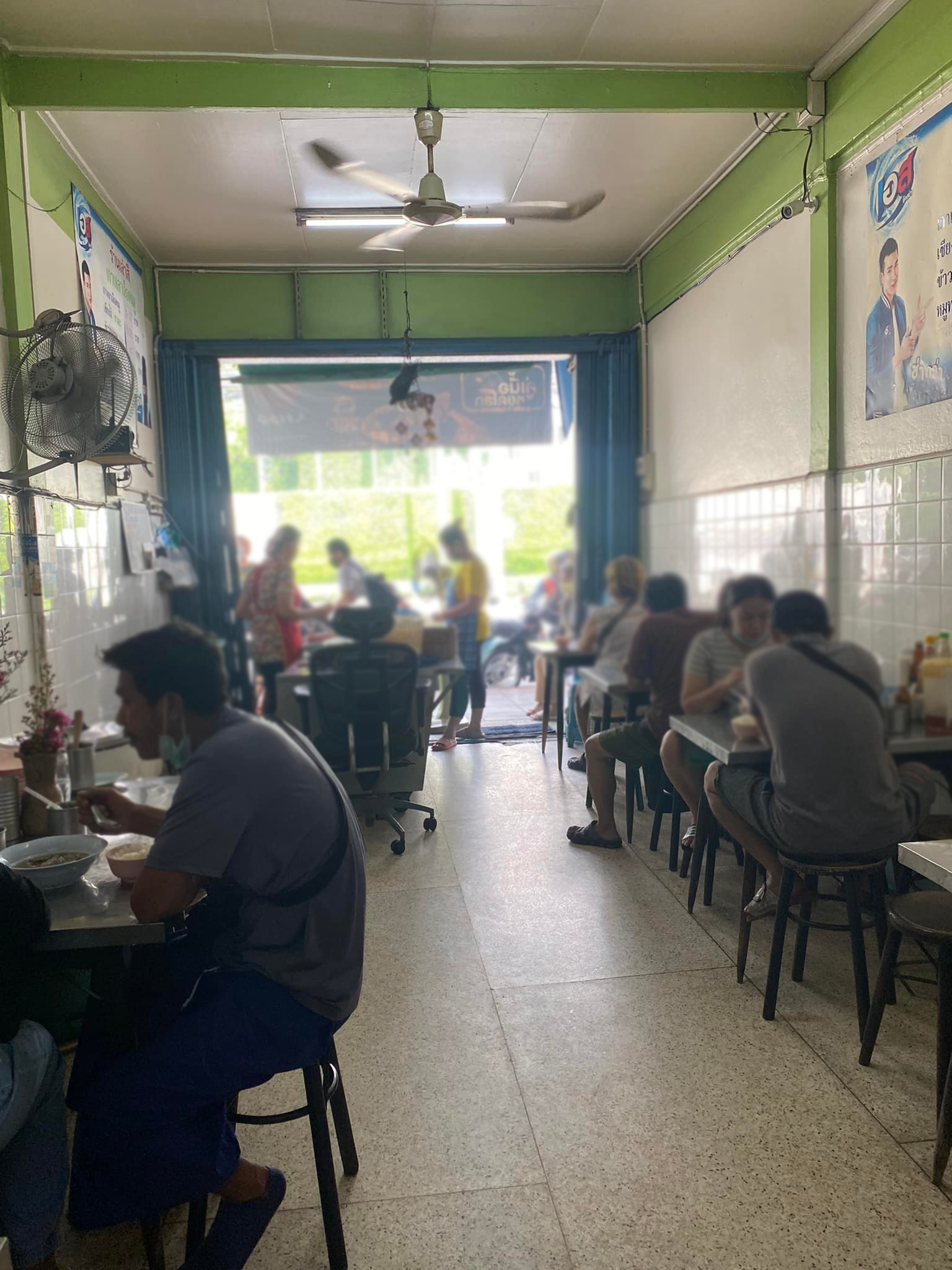 ประจักษ์, REN Cafe and Goods, Tostato Charoen Krung, ตั้งใจย่าง, Sarnies Bangkok, HĒIJīi Bangkok, เล่าสี่ เกาเหลาเลือดหมู, Henryfry, ทับทิมกรอบ หน้าวัดสุทธิ, ลูกชิ้นปลาเจ้าหลง, Baan Phadthai, เชอร์รี่ เย็นตาโฟ, ร้านเหรียญทอง เจริญกรุง 23, ก๋วยเตี๋ยวหลอดเจ๊ใหญ่, ฮ้งลูกชิ้นปลาเยาวราช