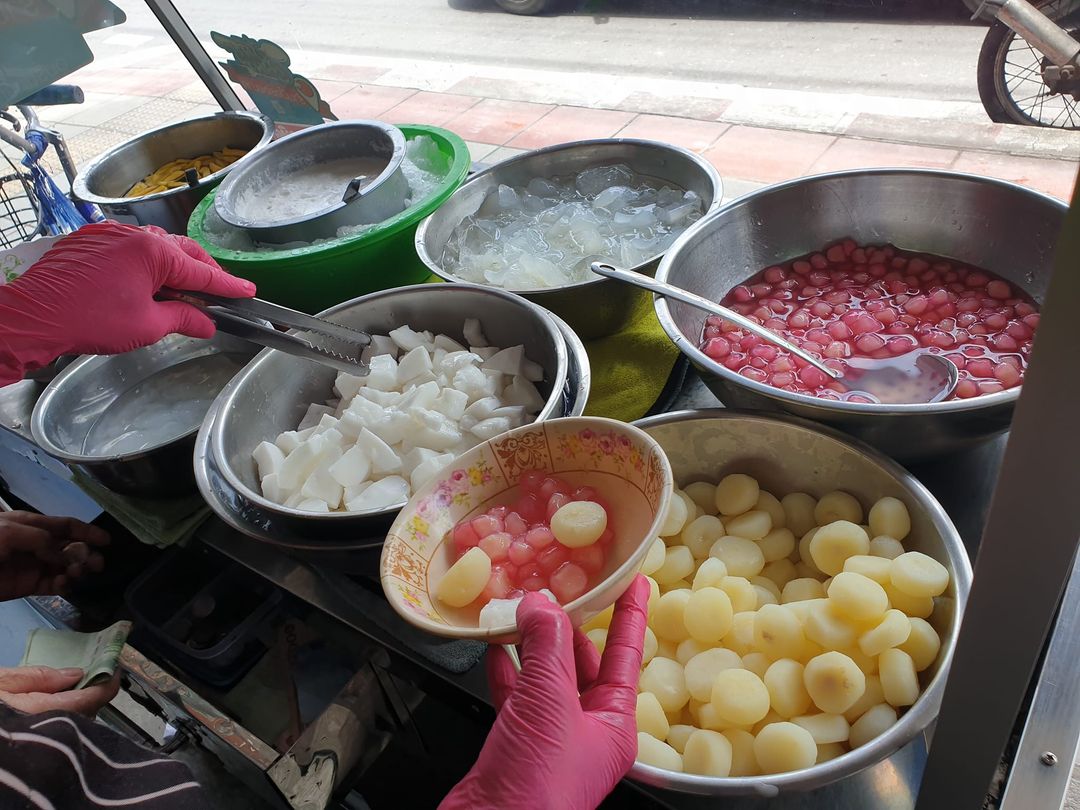 ประจักษ์, REN Cafe and Goods, Tostato Charoen Krung, ตั้งใจย่าง, Sarnies Bangkok, HĒIJīi Bangkok, เล่าสี่ เกาเหลาเลือดหมู, Henryfry, ทับทิมกรอบ หน้าวัดสุทธิ, ลูกชิ้นปลาเจ้าหลง, Baan Phadthai, เชอร์รี่ เย็นตาโฟ, ร้านเหรียญทอง เจริญกรุง 23, ก๋วยเตี๋ยวหลอดเจ๊ใหญ่, ฮ้งลูกชิ้นปลาเยาวราช