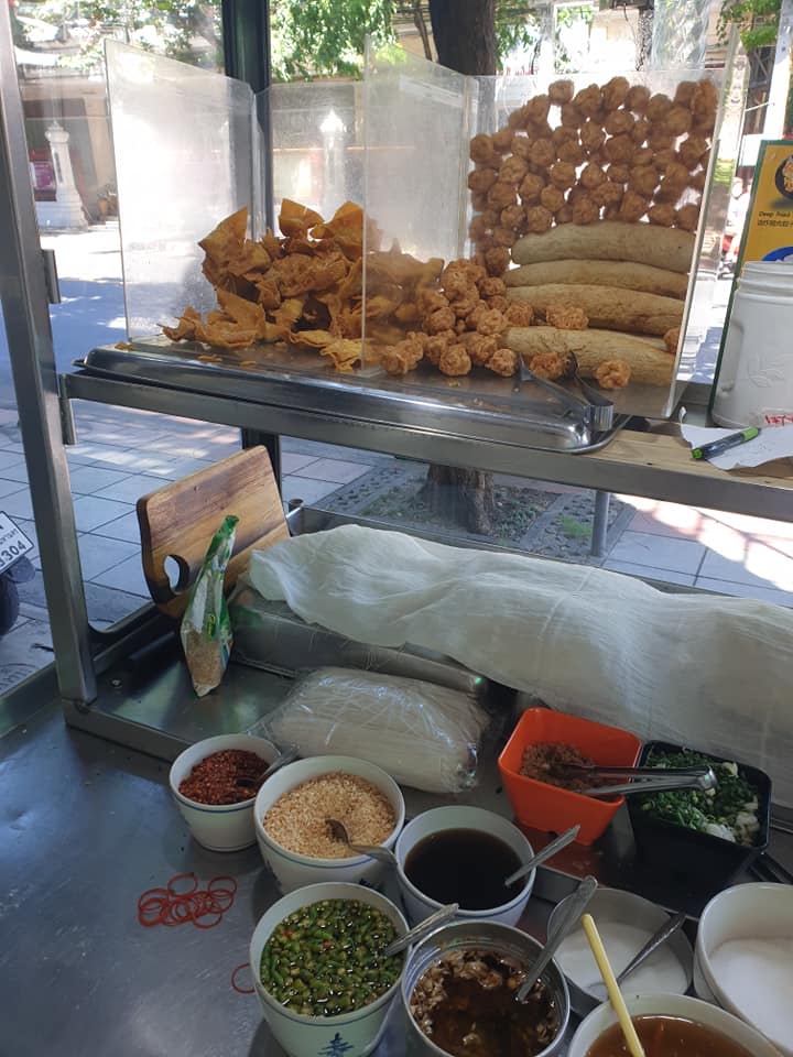 ประจักษ์, REN Cafe and Goods, Tostato Charoen Krung, ตั้งใจย่าง, Sarnies Bangkok, HĒIJīi Bangkok, เล่าสี่ เกาเหลาเลือดหมู, Henryfry, ทับทิมกรอบ หน้าวัดสุทธิ, ลูกชิ้นปลาเจ้าหลง, Baan Phadthai, เชอร์รี่ เย็นตาโฟ, ร้านเหรียญทอง เจริญกรุง 23, ก๋วยเตี๋ยวหลอดเจ๊ใหญ่, ฮ้งลูกชิ้นปลาเยาวราช