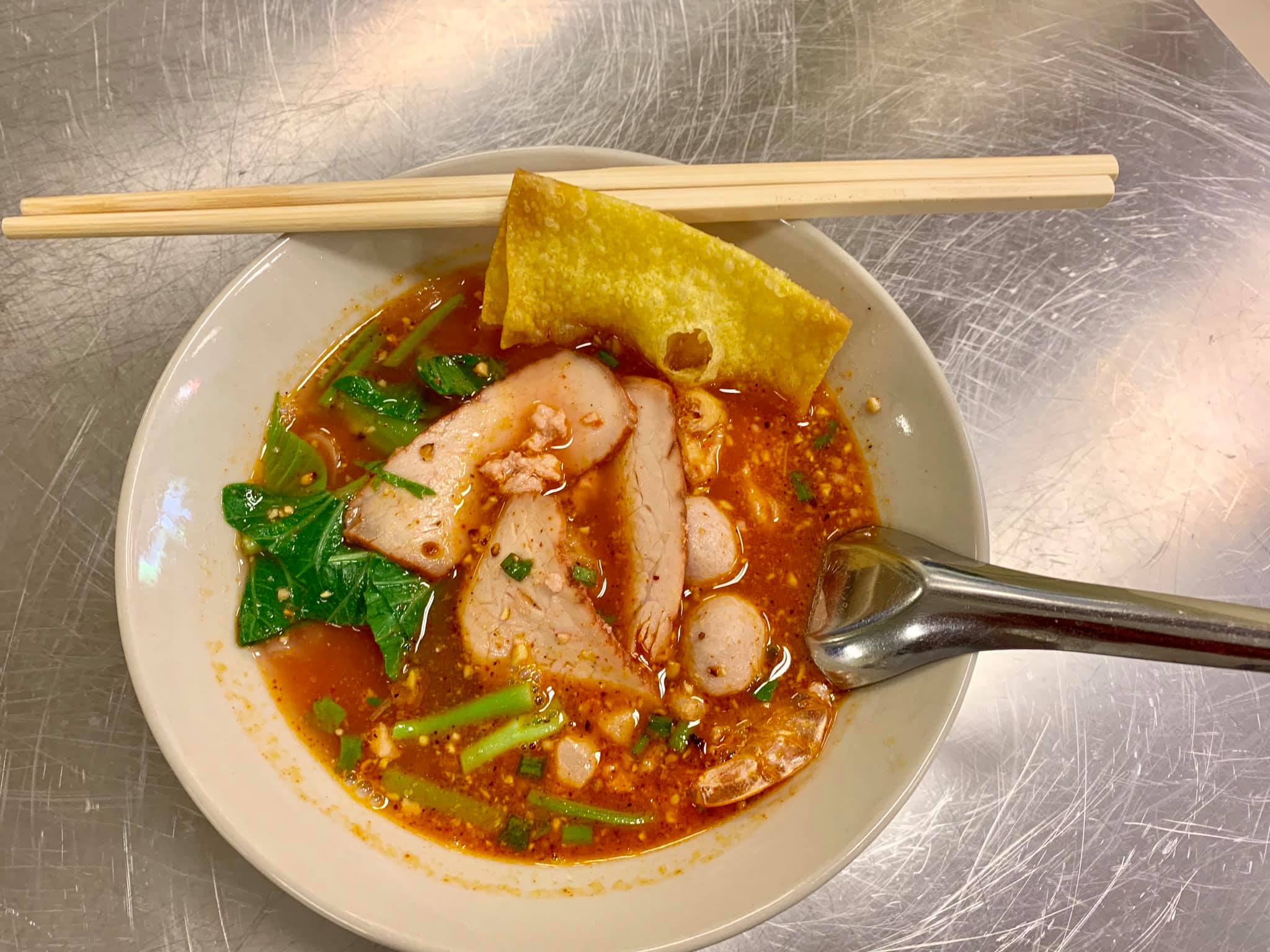 ก๋วยเตี๋ยวเกี๊ยว นายกุลรสนัว, เฮียไช้ ก๋วยเตี๋ยวต้มยำหมูบะช่อ, นัวโภชนา, Maekunkha, ก๋วยเตี๋ยวหมูป้าน้อยดินแดง แฟลต ช.3, ลุงเอสเตี๋ยวหมูต้มยำ, ก๋วยเตี๋ยวต้มยำหมูบะช่อ มาม่าหม้อไฟ เฮียจู๋-ลาดพร้าว71, ก๋วยเตี๋ยวตรอกโรงหมู, ก๋วยเตี๋ยวเอี่ยมน้อย, เจริญเส้น 查龙森, ทีเด็ด ก๋วยเตี๋ยวต้มยำหมูเด้งโบราณ, เป็นหนึ่ง ก๋วยเตี๋ยวต้มยำ เย็นตาโฟ, เล็กใหญ่ ก๋วยเตี๋ยวต้มยำโบราณ, แม่แสตมป์ก๋วยเตี๋ยวต้มยำหมูสับโบราณ, เปลว ก๋วยเตี๋ยวต้มยำ, ก๋วยเตี๋ยวต้มยำกากหมูสูตรโบราณ คลองเตย, ก๋วยเตี๋ยวต้มยำโบราณพ่อสนิท, เตี๋ยวตือ, 2พี่น้อง ก๋วยเตี๋ยวต้มยำ, พะเยาว์ก๋วยเตี๋ยวโบราณ, บ้านบุญรักษาก๋วยเตี๋ยวต้มยำโบราณ, ก๋วยเตี๋ยวต้มยำพันรี, ลุงเอ๋ก๋วยเตี๋ยวต้มยำโบราณ by plerm cup, เจ้าเจ็ด รวมโชค, ปรารีย์ ก๋วยเตี๋ยวต้มยำชามหมูเด้ง, ครัวเส้นแกงร้อน ก๋วยเตี๋ยวต้มยำ&อาหารตามสั่ง, ก๋วยเตี๋ยวหมูต้มยำมะนาวเจ็กพวง, เฮียบิ๊กห้าหม้อ