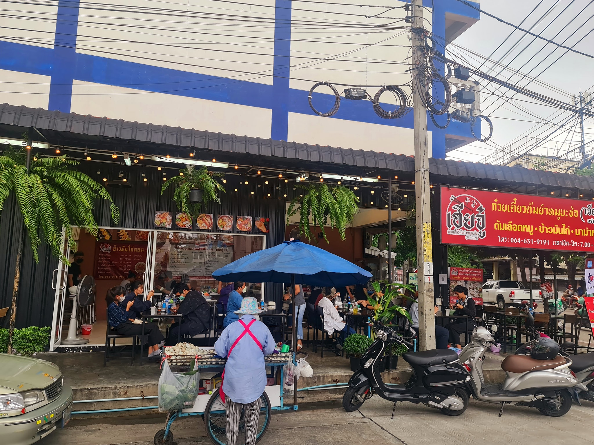 โกวใหญ่ ก๋วยเตี๋ยวหมูต้มยำ, เฮียตี๋ ก๋วยเตี๋ยวลูกชิ้นปลาเย็นตาโฟเยาวราชลาดพร้าววังหิน, ก๋วยเตี๋ยวต้มยำไข่ลาวา, ก๋วยเตี๋ยวเรือ "คนกรุง" สูตรดั้งเดิมยายทองนาค, ก๋วยเตี๋ยวต้มยำหมูบะช่อ มาม่าหม้อไฟ เฮียจู๋-ลาดพร้าว71