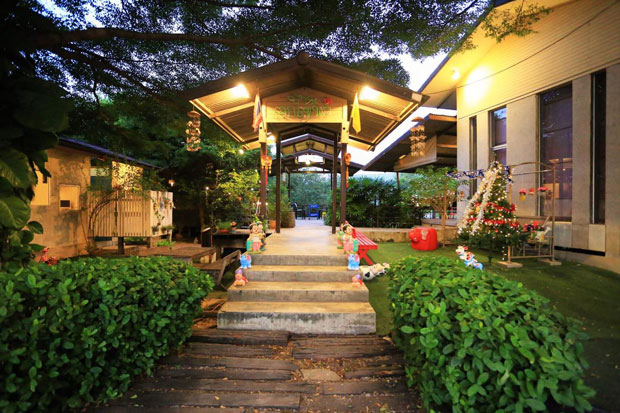 RARIN : BKK Riverside Venue, บ้านเอกเขนก ชัยพฤกษ์, The local Restaurant, Waterside Karaoke Restaurant, พหลวิว, River Wine Karaoke Restaurant, Green Bar and Restaurant, Chocolate Ville, Hard Rock Cafe Bangkok