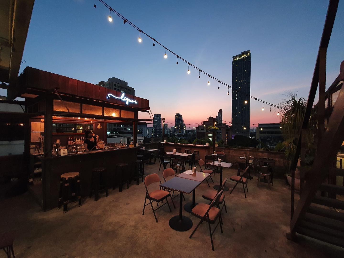 Level 50 by SEE FAH, Sanay Rooftop Bar, Cosmo Bar Bkk, Flashback Rooftop Bar, Dumbo BKK, Wallflowers Cafe, LeeLa Bar, 342 Bar, Peak-A-Boo Bar, SwingBar