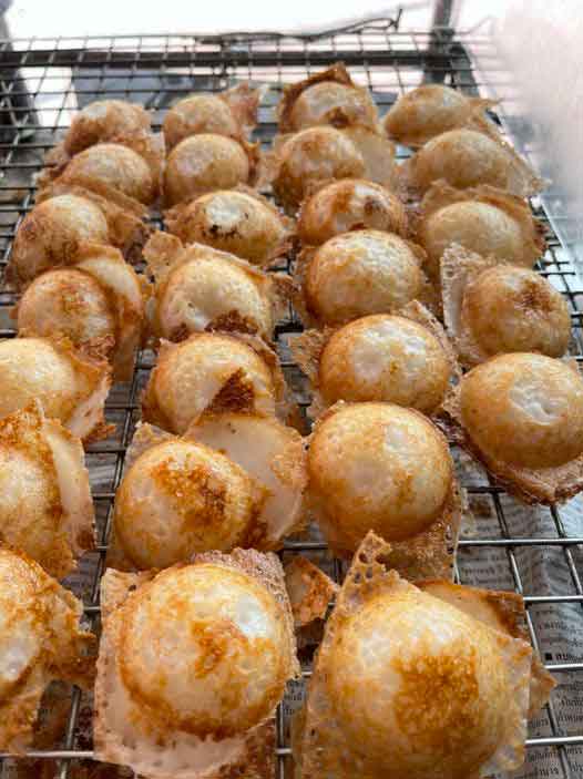 ก๋วยเตี๋ยวผัดงี่เง่า at เจ๊เบญ โอเดี้ยน, ร้านฮั้นโภชนา, เจ๊เฮี้ยง ก๋วยเตี๋ยวลูกชิ้นปลา ตลาดน้อย, ข้าวต้มปลาตลาดน้อย, Baan Chim Cha, อาฉีไก่ทอด, มานพ สุกี้รถกระบะ, แดงราชาหอยทอด, โจ๊ก เจ๊หมวยเกี้ย-ดั้งเดิม, เป็ดตุ๋นเจ้าท่า, ซี่โครงปราณ, คุณปุ๊กะหรี่ปั๊บ ณ ตลาดน้อย, แต้เล่าจิ้นเส็ง, Li Bing Waffle Parlour, Mana Craft, Jap Bread ตลาดน้อย, ฮงเซียงกง