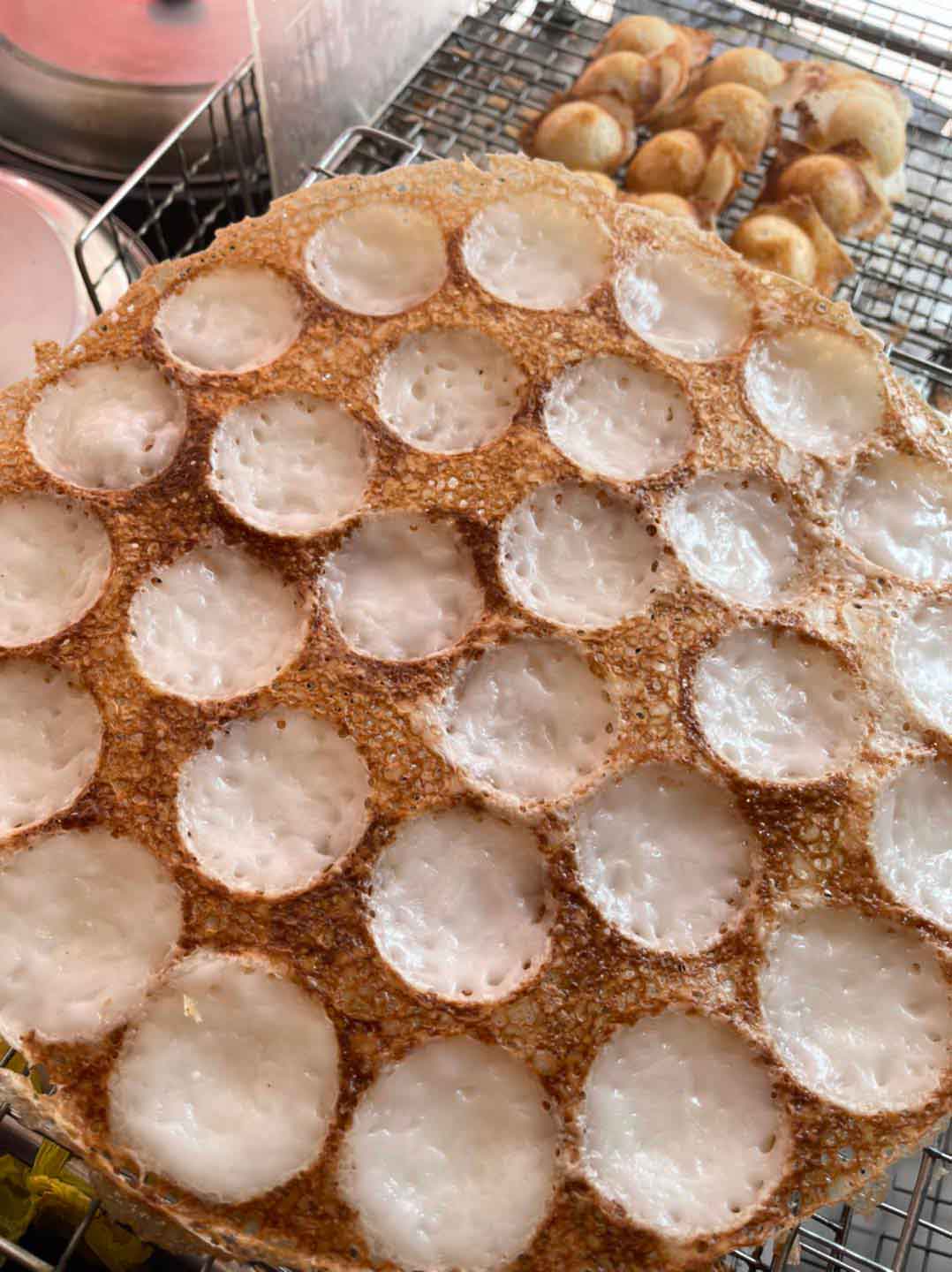 ก๋วยเตี๋ยวผัดงี่เง่า at เจ๊เบญ โอเดี้ยน, ร้านฮั้นโภชนา, เจ๊เฮี้ยง ก๋วยเตี๋ยวลูกชิ้นปลา ตลาดน้อย, ข้าวต้มปลาตลาดน้อย, Baan Chim Cha, อาฉีไก่ทอด, มานพ สุกี้รถกระบะ, แดงราชาหอยทอด, โจ๊ก เจ๊หมวยเกี้ย-ดั้งเดิม, เป็ดตุ๋นเจ้าท่า, ซี่โครงปราณ, คุณปุ๊กะหรี่ปั๊บ ณ ตลาดน้อย, แต้เล่าจิ้นเส็ง, Li Bing Waffle Parlour, Mana Craft, Jap Bread ตลาดน้อย, ฮงเซียงกง