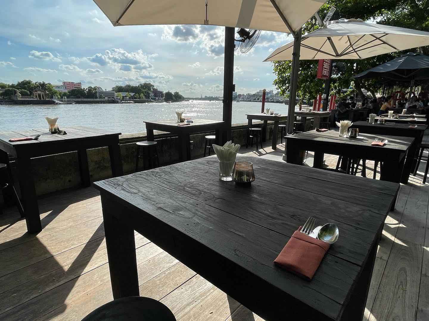 ก๋วยเตี๋ยวผัดงี่เง่า at เจ๊เบญ โอเดี้ยน, ร้านฮั้นโภชนา, เจ๊เฮี้ยง ก๋วยเตี๋ยวลูกชิ้นปลา ตลาดน้อย, ข้าวต้มปลาตลาดน้อย, Baan Chim Cha, อาฉีไก่ทอด, มานพ สุกี้รถกระบะ, แดงราชาหอยทอด, โจ๊ก เจ๊หมวยเกี้ย-ดั้งเดิม, เป็ดตุ๋นเจ้าท่า, ซี่โครงปราณ, คุณปุ๊กะหรี่ปั๊บ ณ ตลาดน้อย, แต้เล่าจิ้นเส็ง, Li Bing Waffle Parlour, Mana Craft, Jap Bread ตลาดน้อย, ฮงเซียงกง