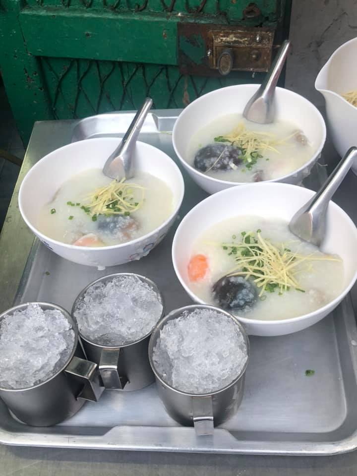 ก๋วยเตี๋ยวผัดงี่เง่า at เจ๊เบญ โอเดี้ยน, ร้านฮั้นโภชนา, เจ๊เฮี้ยง ก๋วยเตี๋ยวลูกชิ้นปลา ตลาดน้อย, ข้าวต้มปลาตลาดน้อย, Baan Chim Cha, อาฉีไก่ทอด, มานพ สุกี้รถกระบะ, แดงราชาหอยทอด, โจ๊ก เจ๊หมวยเกี้ย-ดั้งเดิม, เป็ดตุ๋นเจ้าท่า, ซี่โครงปราณ, คุณปุ๊กะหรี่ปั๊บ ณ ตลาดน้อย, แต้เล่าจิ้นเส็ง, Li Bing Waffle Parlour, Mana Craft, Jap Bread ตลาดน้อย, ฮงเซียงกง