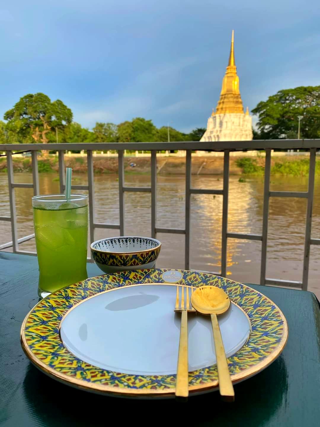 ชายน้ำ, ทรัพย์เจริญซีฟู๊ด-ดำ, กุ้งเผาราชคราม, บ้านอยุธยารมย์, บ้านไม้ริมน้ำ, แกรนด์เจ้าพระญา, บ้านอู่ทอง