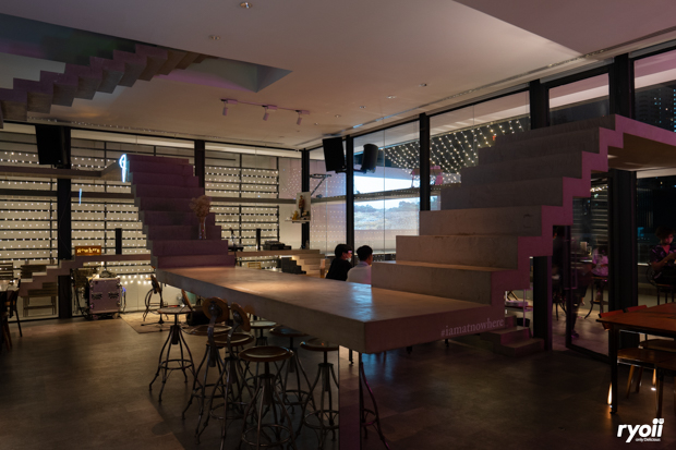 Pachi Bangkok, AINU Bar, Beer Belly Bkk, Cardroom BKK, She Bar, Rabbit Hole, Ekamai Beer House, SOHO BKK, Thonglor Yokocho トンロー横丁, Nowhere (โนแวร์), Another Round, HEAP Cafe' &amp; Restaurant