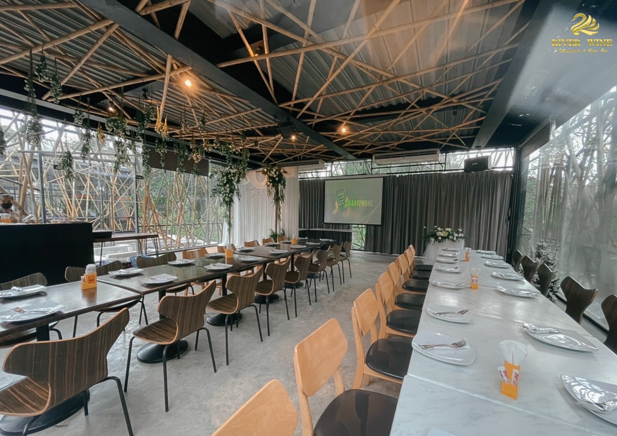 RARIN : BKK Riverside Venue, บ้านเอกเขนก ชัยพฤกษ์, The local Restaurant, Waterside Karaoke Restaurant, พหลวิว, River Wine Karaoke Restaurant, Green Bar and Restaurant, Chocolate Ville, Hard Rock Cafe Bangkok