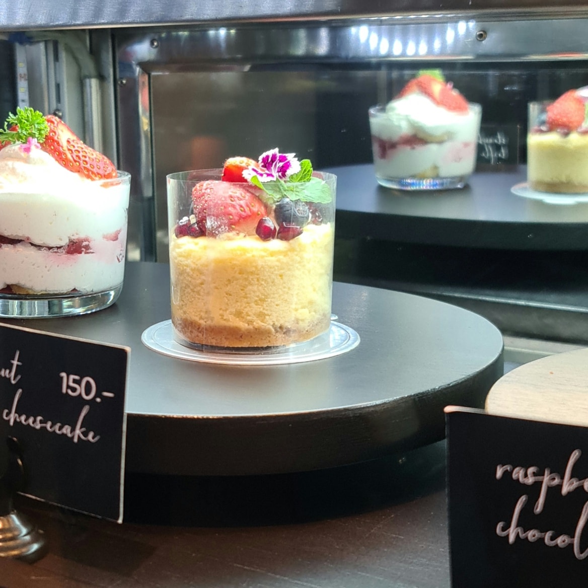 Grande Centre Point Ploenchit, ครัวจำแลง แปลงกาย, Sortrel Sathorn, บ้านน้ำเคียงดิน, ปลาอยู่เย็น, Samsen Villa, ครัวกรุงเทพ, Maldives Maodeep, Waterside Karaoke Restaurant, Little tree, The local Restaurant, Chocolate Ville, Ther Dining &amp; Bar, บ้านสุขนิยม, สวนอาหารบางบัว, แบมบูใหญ่, Craft Home , สวนอาหารซุ้มไผ่ เรโทร