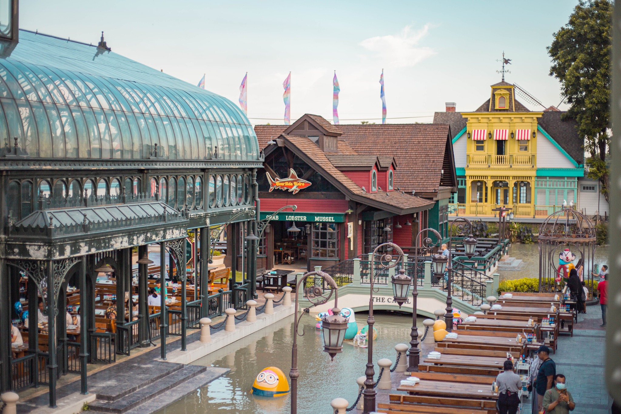 RARIN : BKK Riverside Venue, บ้านเอกเขนก ชัยพฤกษ์, The local Restaurant, Waterside Karaoke Restaurant, พหลวิว, River Wine Karaoke Restaurant, Green Bar and Restaurant, Chocolate Ville, Hard Rock Cafe Bangkok