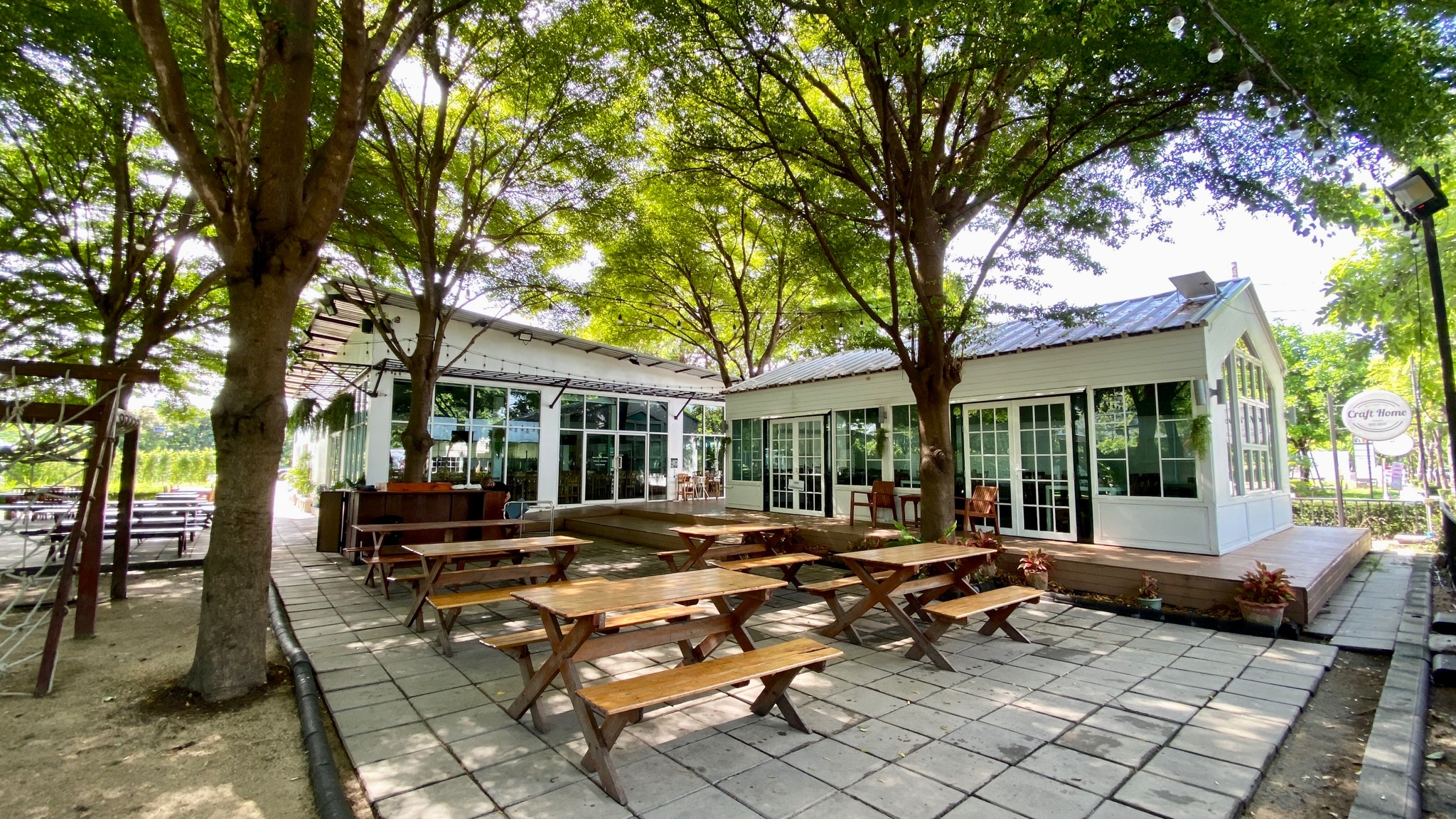 Grande Centre Point Ploenchit, ครัวจำแลง แปลงกาย, Sortrel Sathorn, บ้านน้ำเคียงดิน, ปลาอยู่เย็น, Samsen Villa, ครัวกรุงเทพ, Maldives Maodeep, Waterside Karaoke Restaurant, Little tree, The local Restaurant, Chocolate Ville, Ther Dining &amp; Bar, บ้านสุขนิยม, สวนอาหารบางบัว, แบมบูใหญ่, Craft Home , สวนอาหารซุ้มไผ่ เรโทร